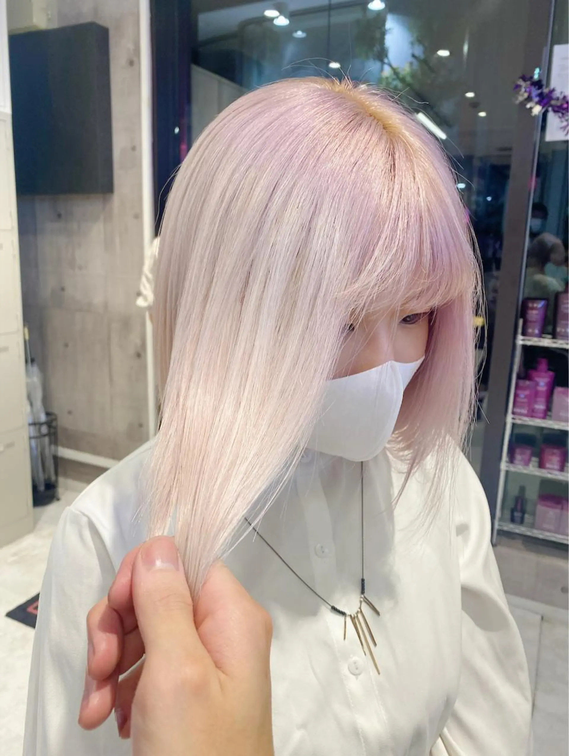 セミロング カラー メンズ アイブロウ JuNブリーチに 縮毛矯正するプロのヘアスタイル