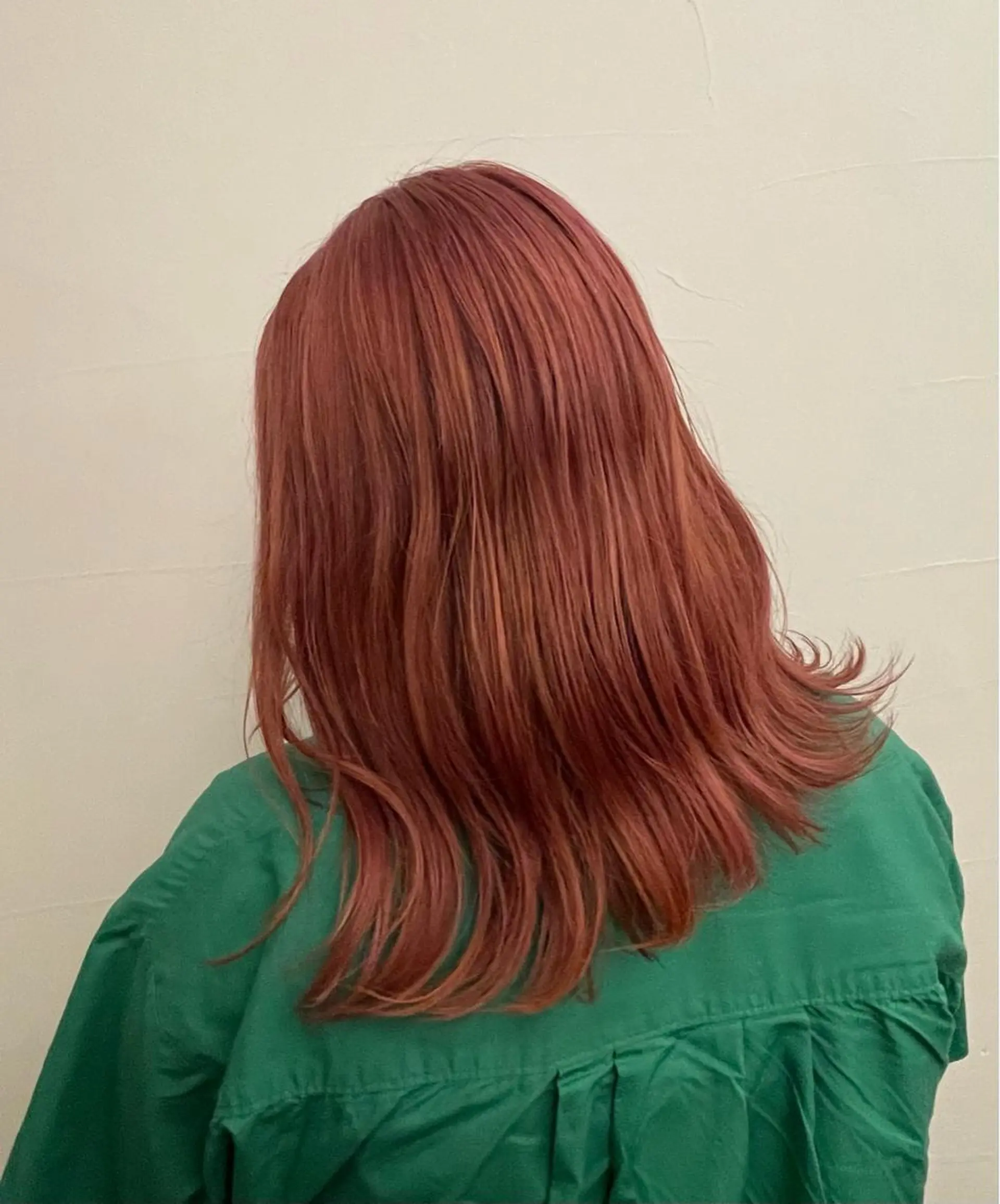 セミロング カラー ブリーチ ハイトーンカラー🩵 指名多数💗横山聖奈のヘアスタイル