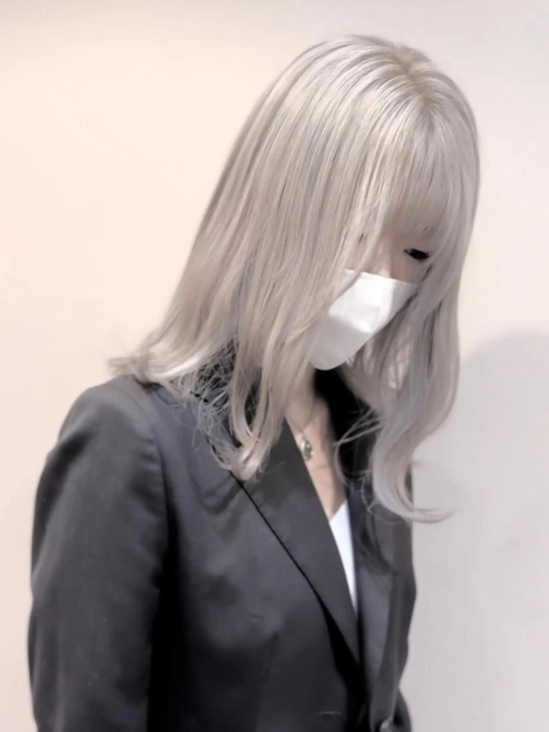 ミディアム 🔷ブリーチバレイヤ ージュ🔷飯野達也のヘアスタイル