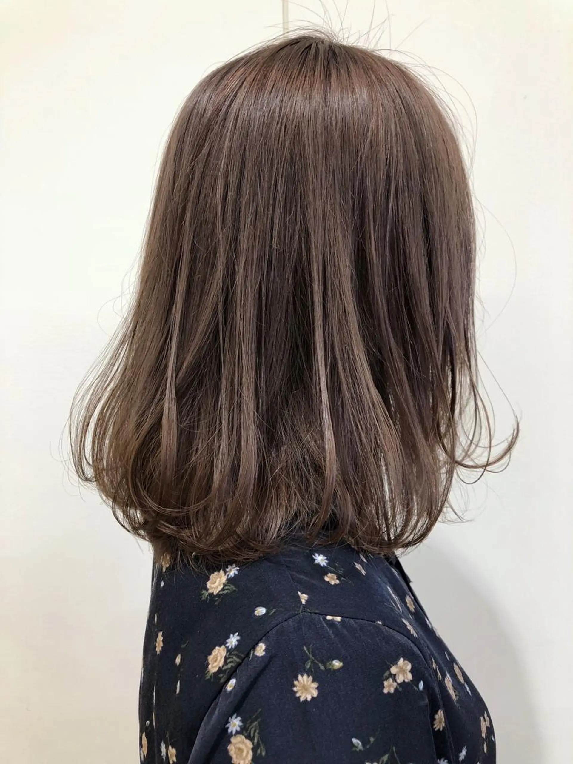 ミディアム カラー ベージュカラー ブリーチ ブラウンカラー ブラウンベージュ ケアブリーチ ケアブリーチ 坪井佑樹のヘアスタイル