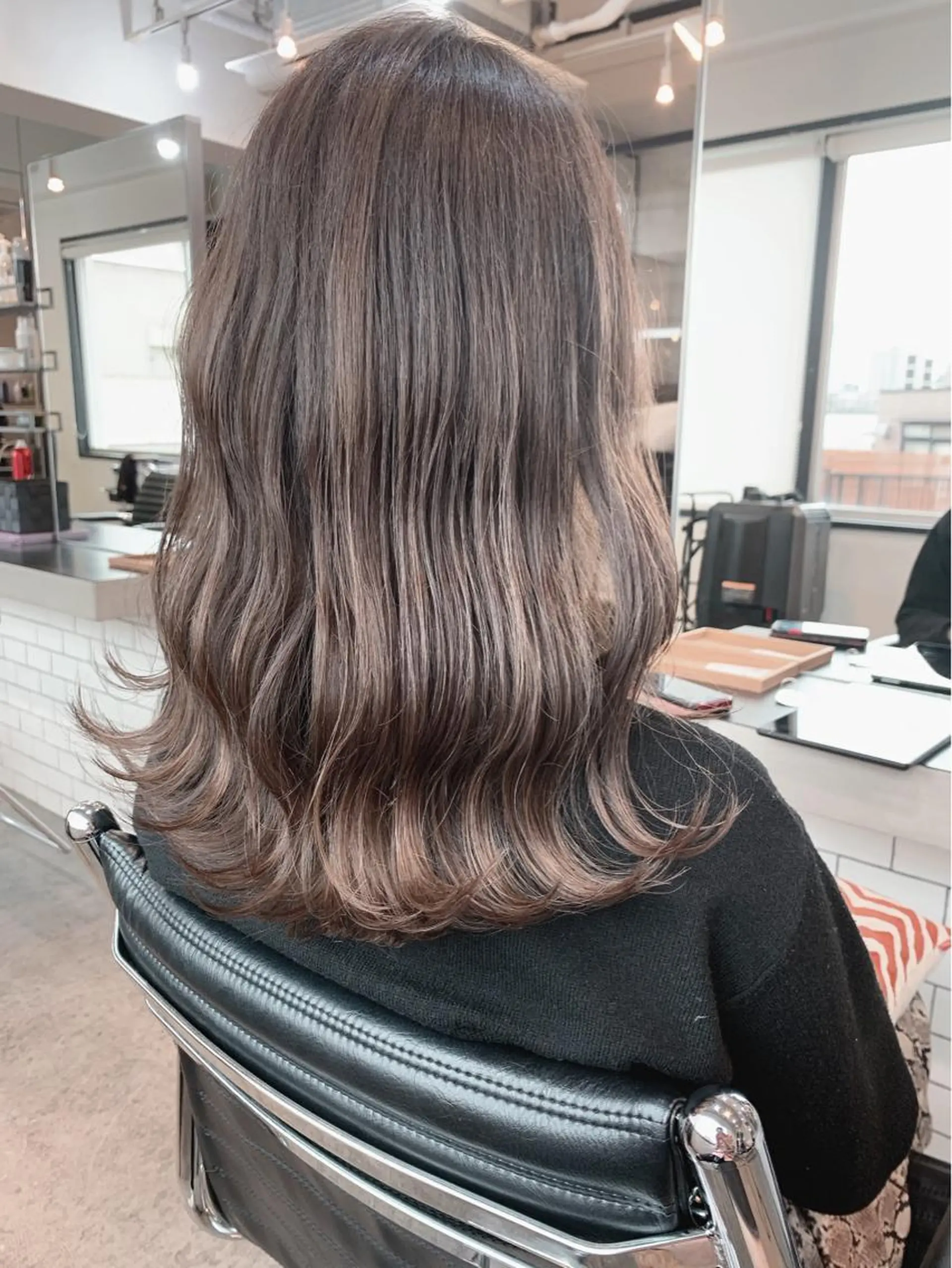 セミロング カラー SAKURA 原宿所属・なかの たくみのヘアスタイル