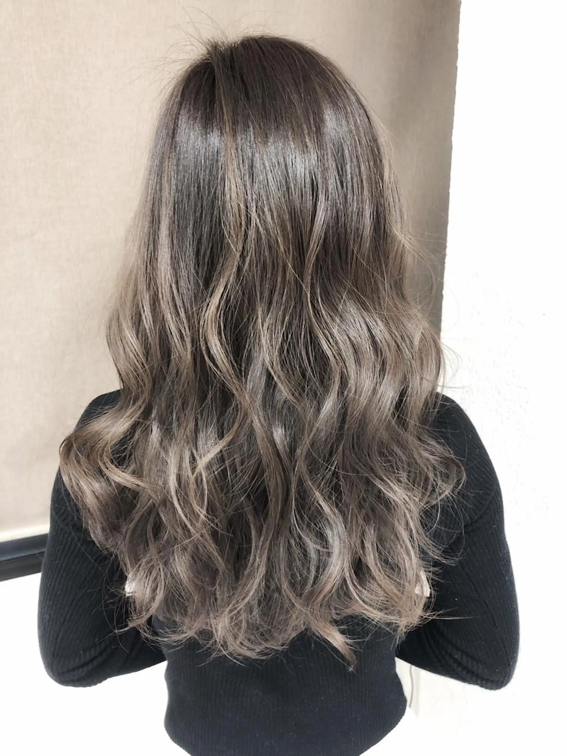 ロング カラー グレージュ ハイライトカラー 3Dハイライト ハイライト biscohair 髪にドラマを。のヘアスタイル