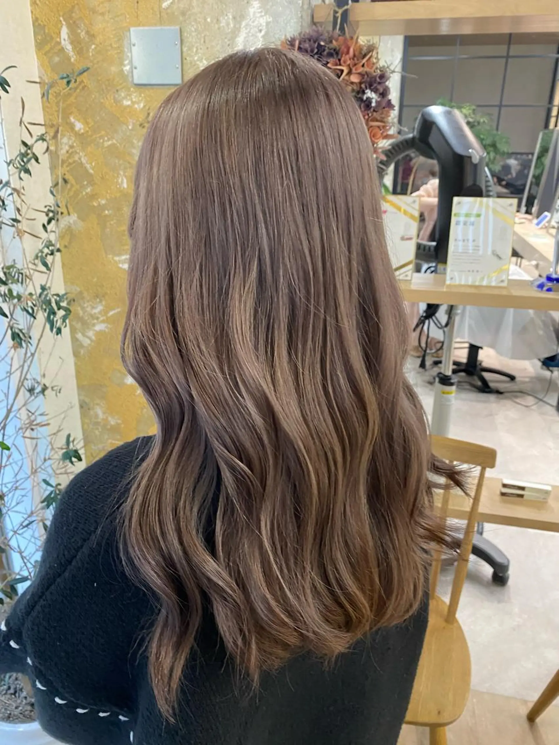 ロング Misaki ║ツヤカラーのヘアスタイル