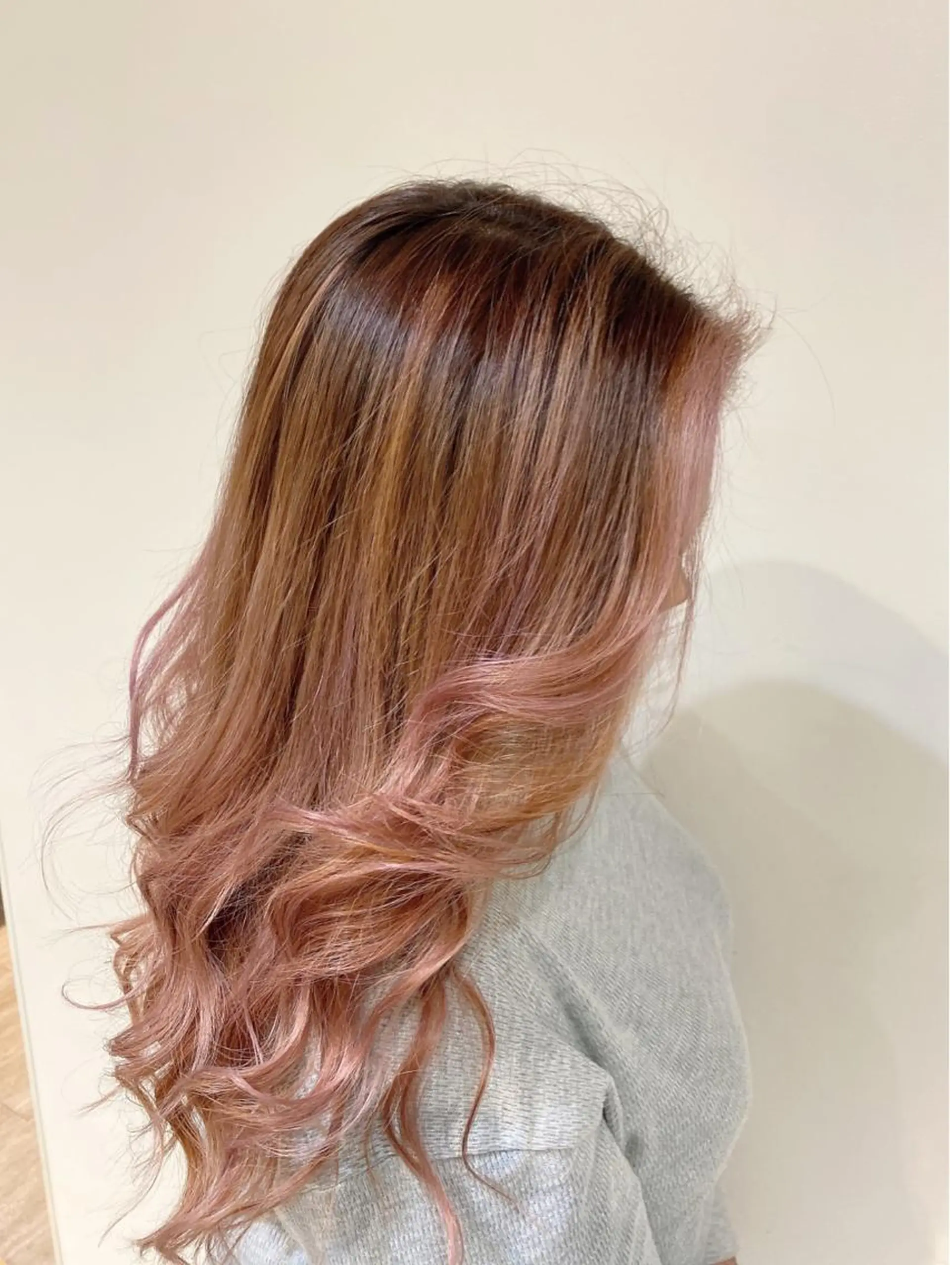 ロング カラー カマチョ タイスのヘアスタイル