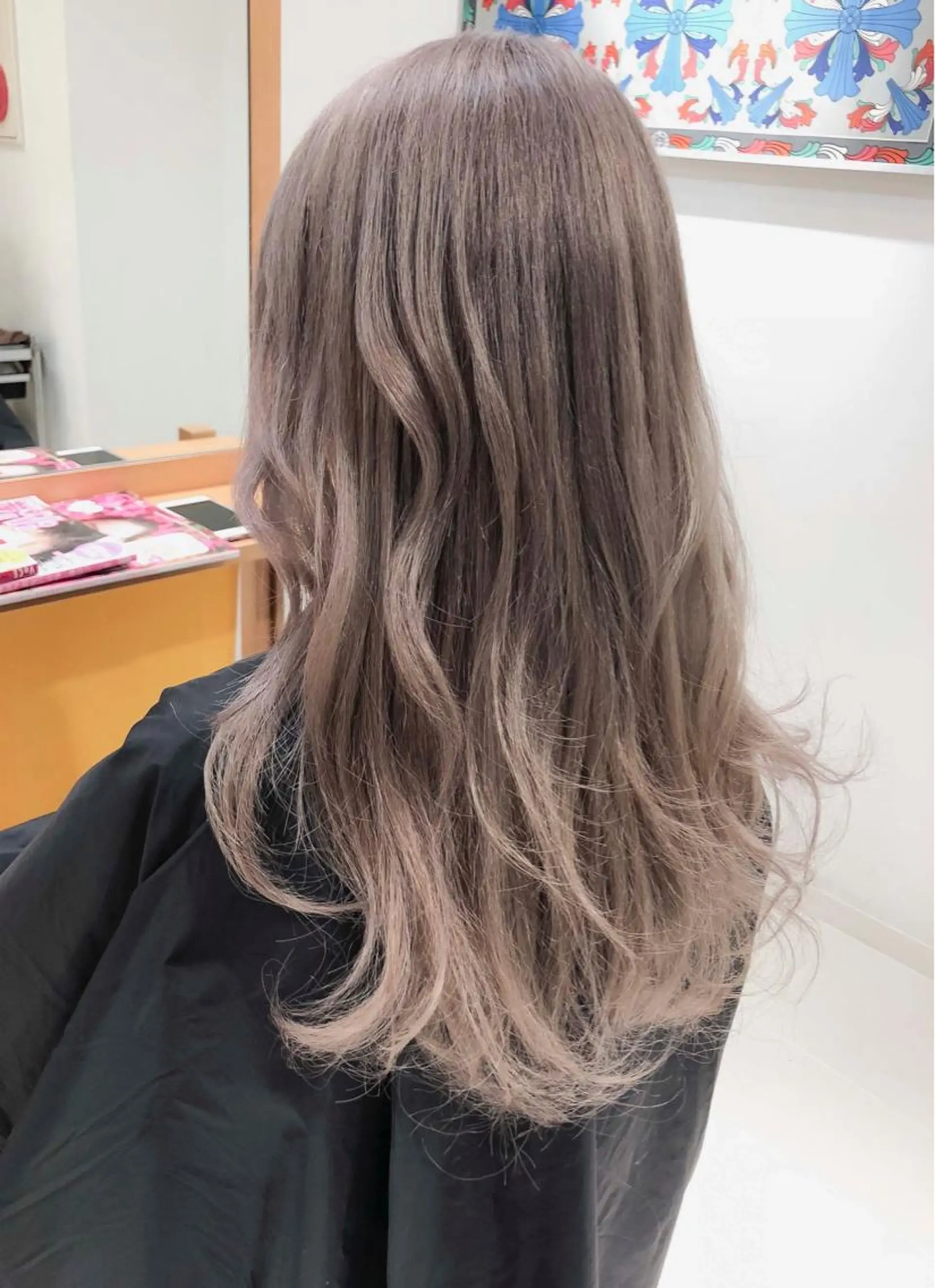 ロング カラー アッシュ ベージュカラー ミルクティーベージュ ヘアカラー トリートメント Days 透明感カラーのヘアスタイル