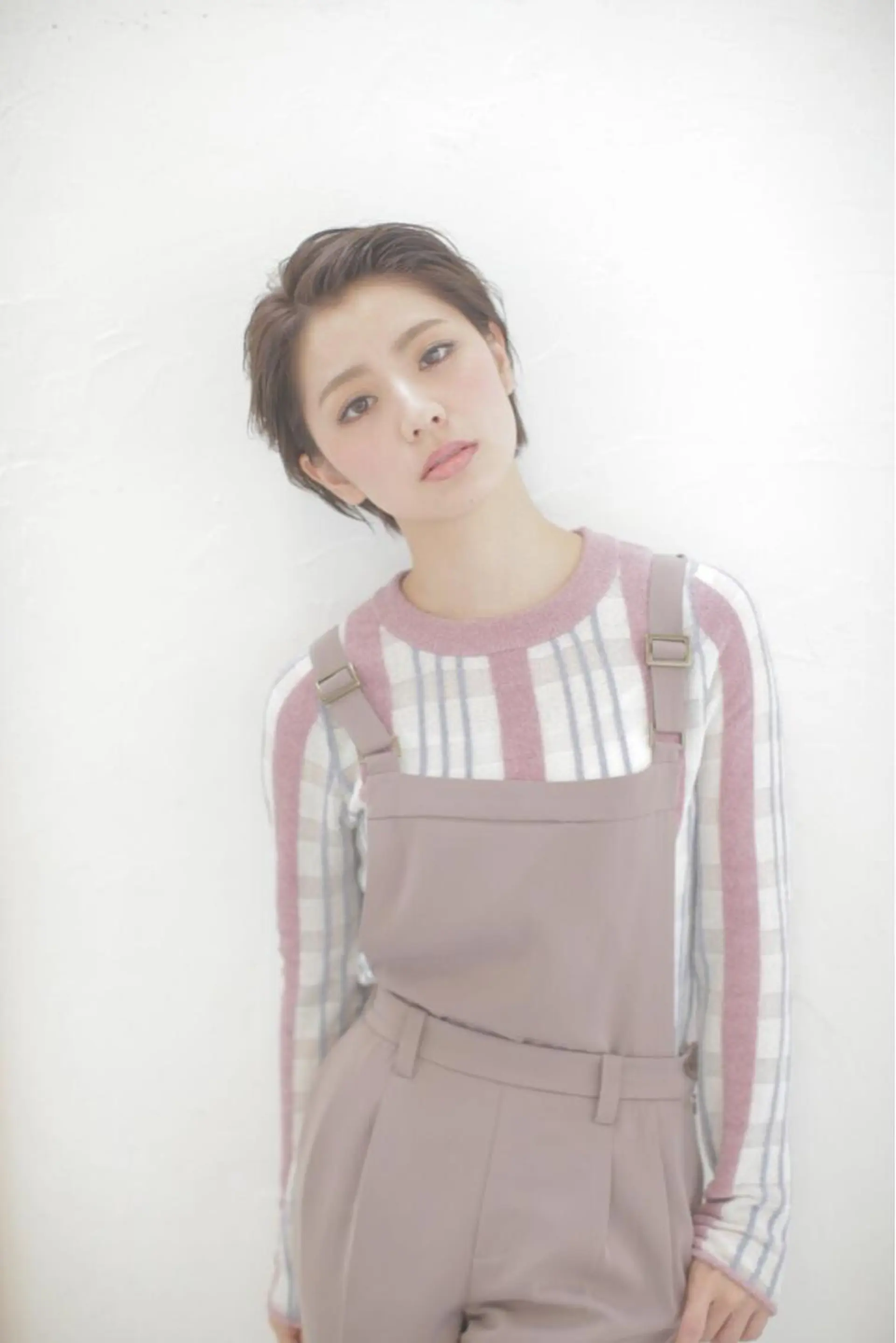 ショート カラー パーマ 黒髪 ボブ 斜めバング 似合わせカット ショートヘア エイト ウメダのヘアスタイル