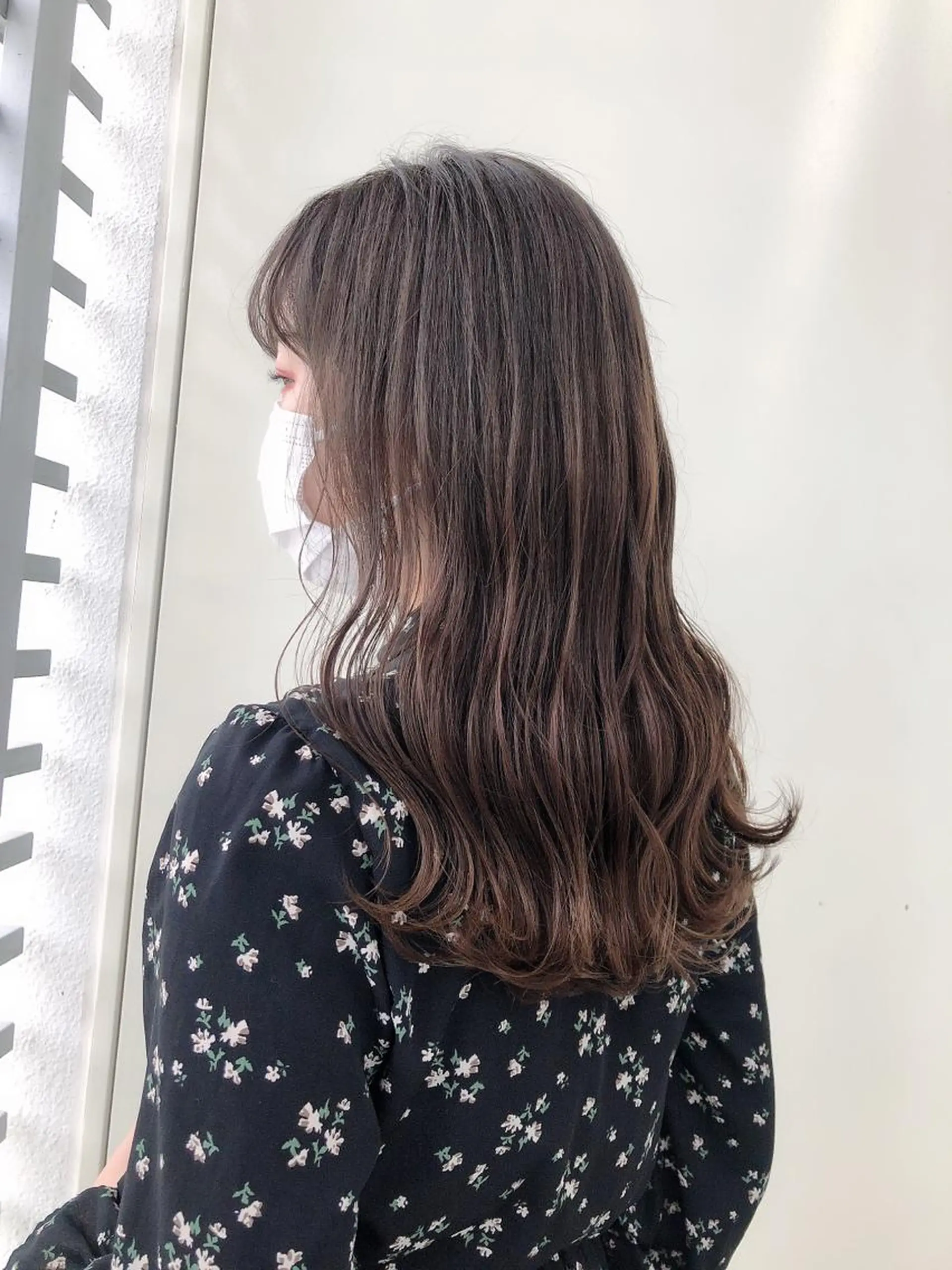 セミロング カラー ヘアカラー トリートメント 韓国🇰🇷レイヤー 映える顔周り🩷のヘアスタイル