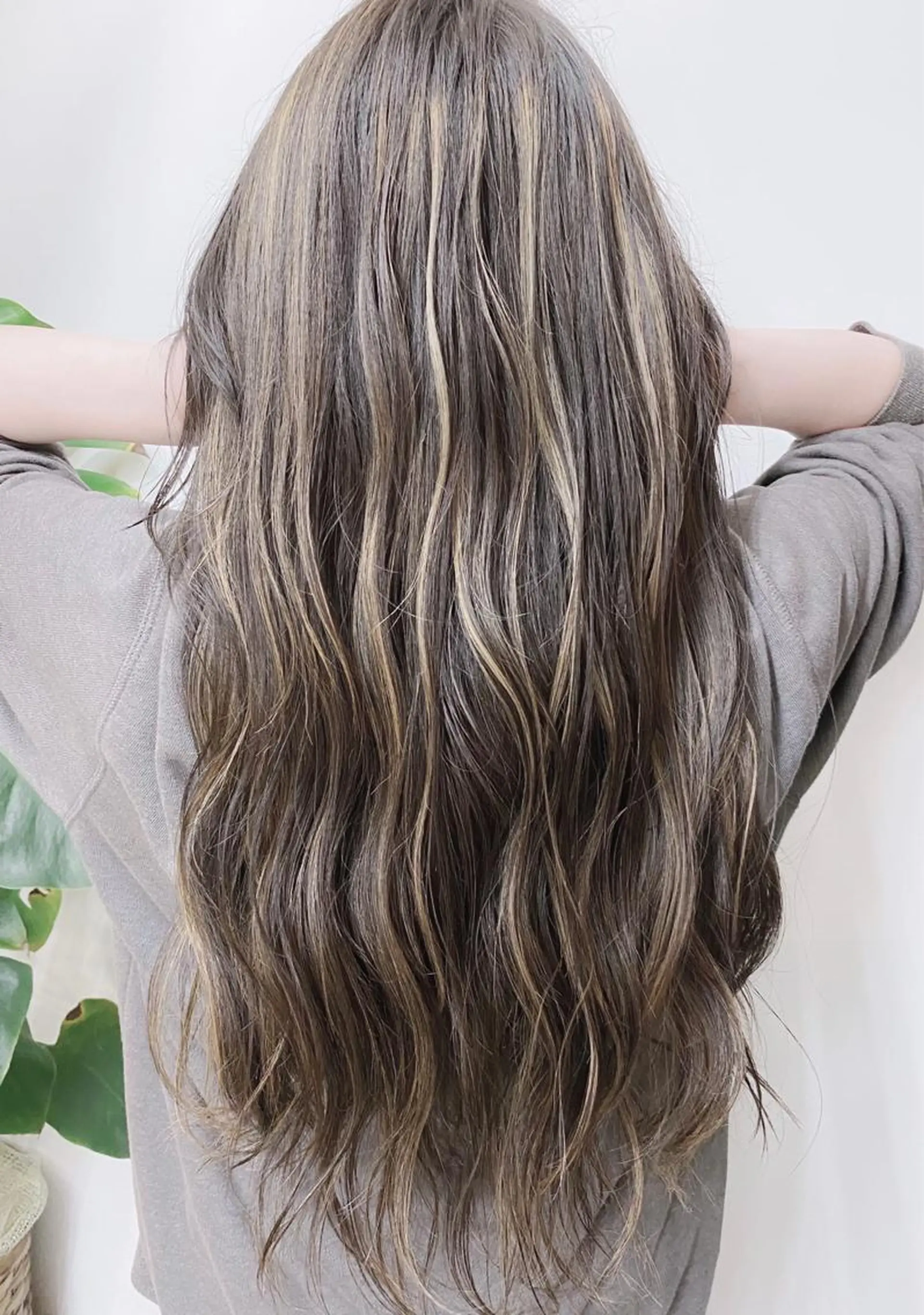 ロング カラー パーマ ヘアアレンジ バレイヤージュ ベージュカラー ブリーチ ケアブリーチ 透明感カラー ヘアカラー トリートメント 竹内ケンゴ🇰🇷 EIGHT藤沢のヘアスタイル