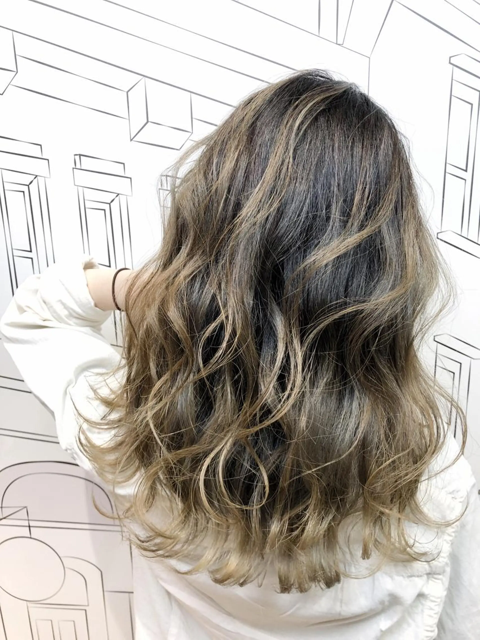 ミディアム カラー バレイヤージュ 外国人風カラー レイヤーカット レイヤー⭐️カラー ⭐️平川雅史のヘアスタイル