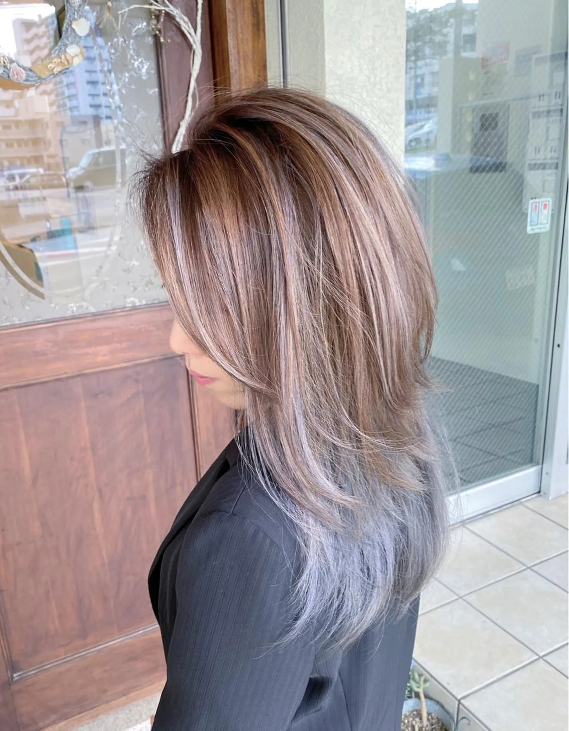 ミディアム カラー バレイヤージュ ハイライトカラー ハイライト レイヤーカット カット ヘアカラー grand juteのヘアスタイル