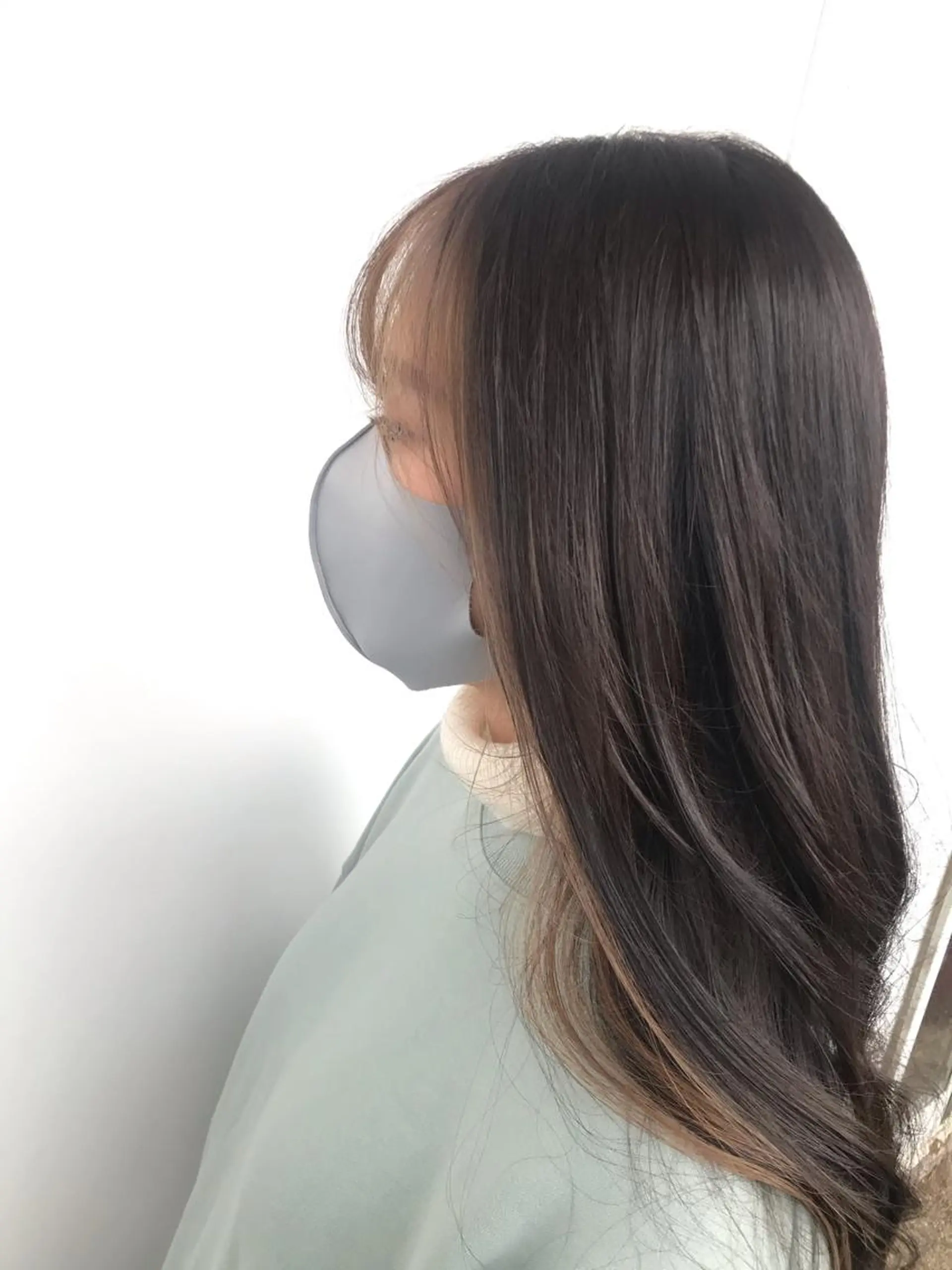 ロング カラー アッシュ ミストバング ベージュカラー ブリーチ  フェイスフレーミング カット ヘアカラー トリートメント 下條 真のヘアスタイル