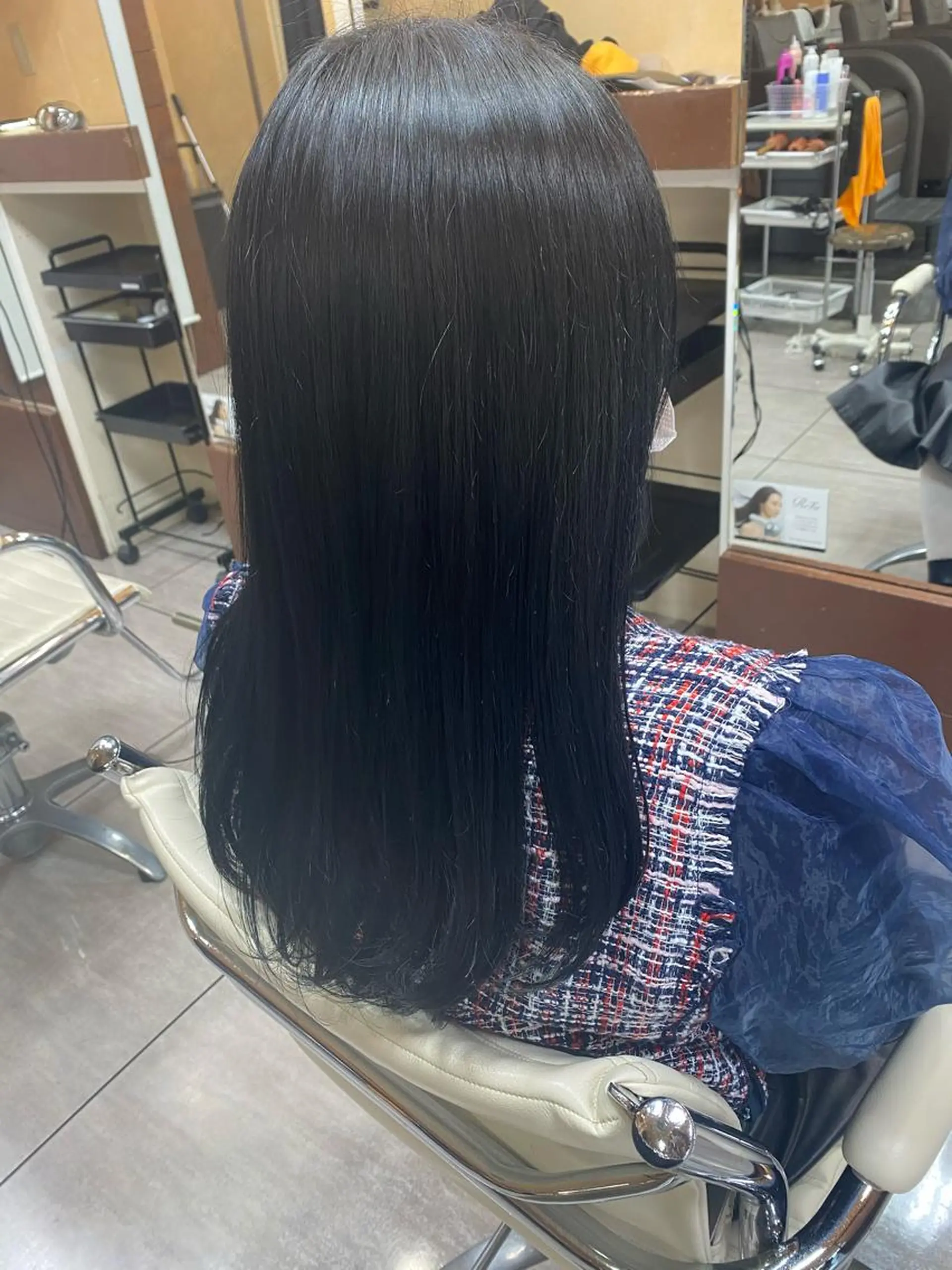 カラー 黒髪 ブルーカラー ブルーブラック インナー×縮毛矯正 ピンクカラー澤井里菜のヘアスタイル