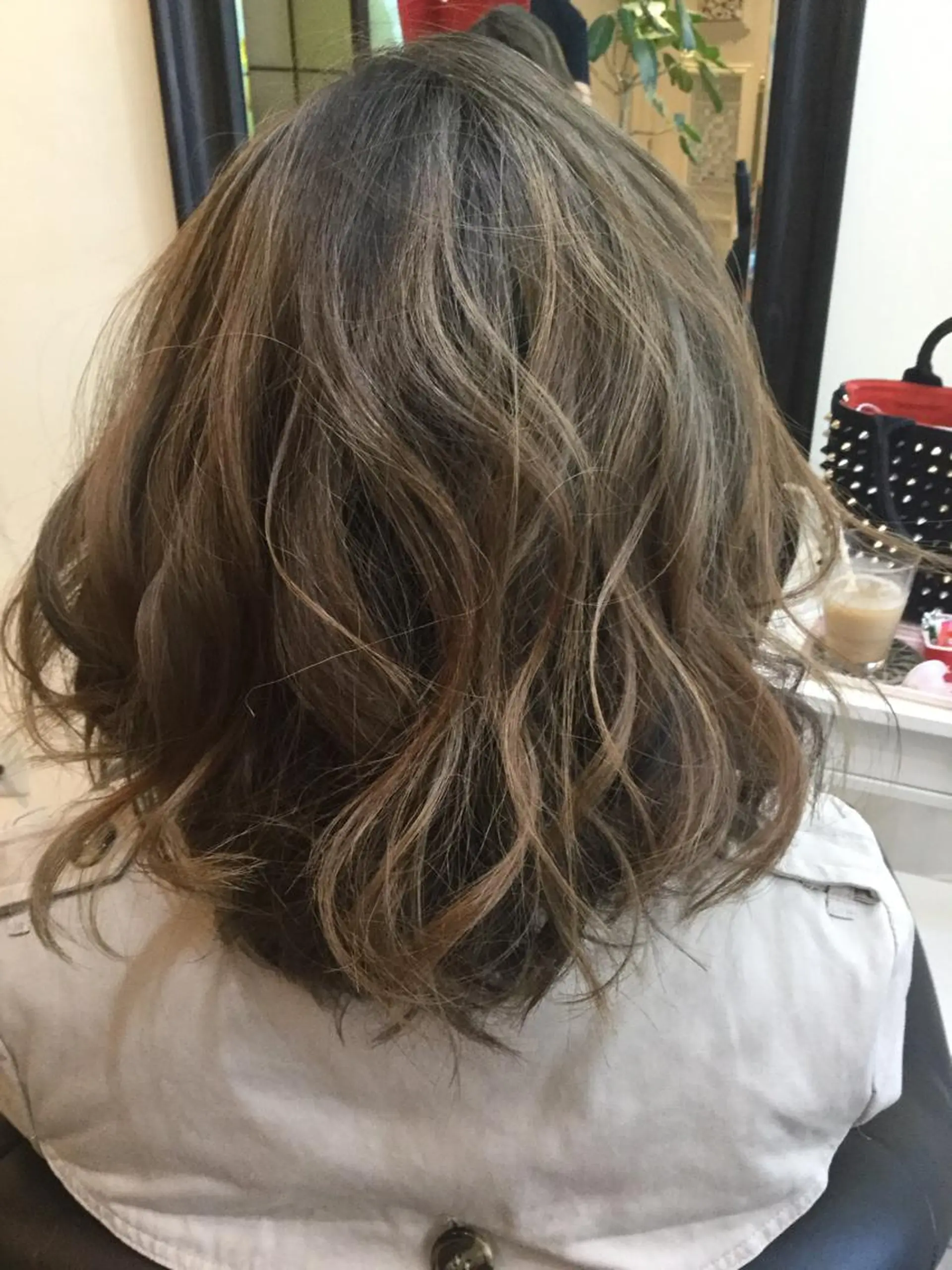 ミディアム カラー グラデーションカラー ハイライトカラー ハイライト カット パーマ トリートメント 鶴見 和美のヘアスタイル