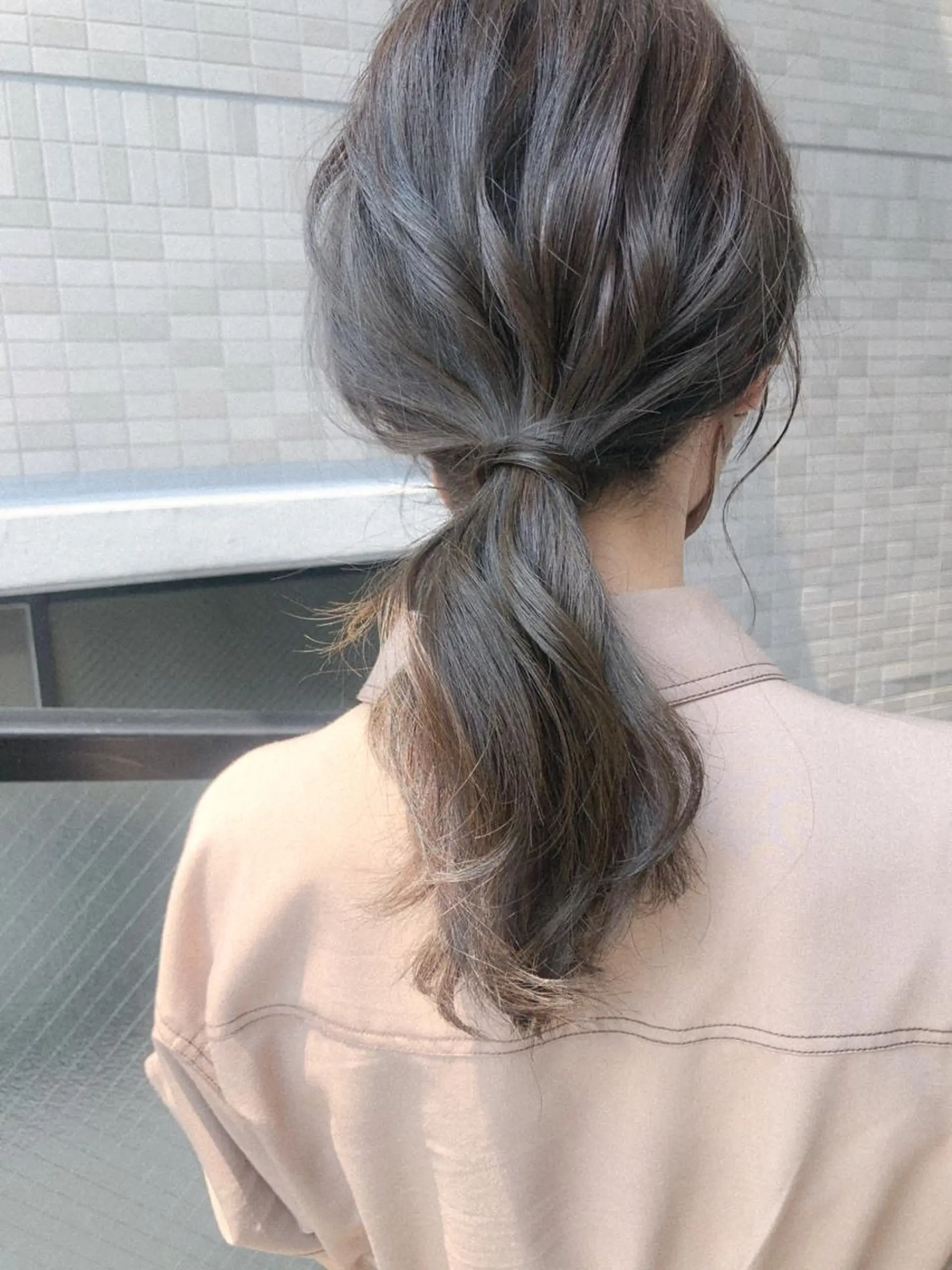 ミディアム カラー ヘアアレンジ アッシュ アッシュブラウン ブリーチ ブラウンカラー 透明感カラー カラーパティシエ facce🌼ikoのヘアスタイル