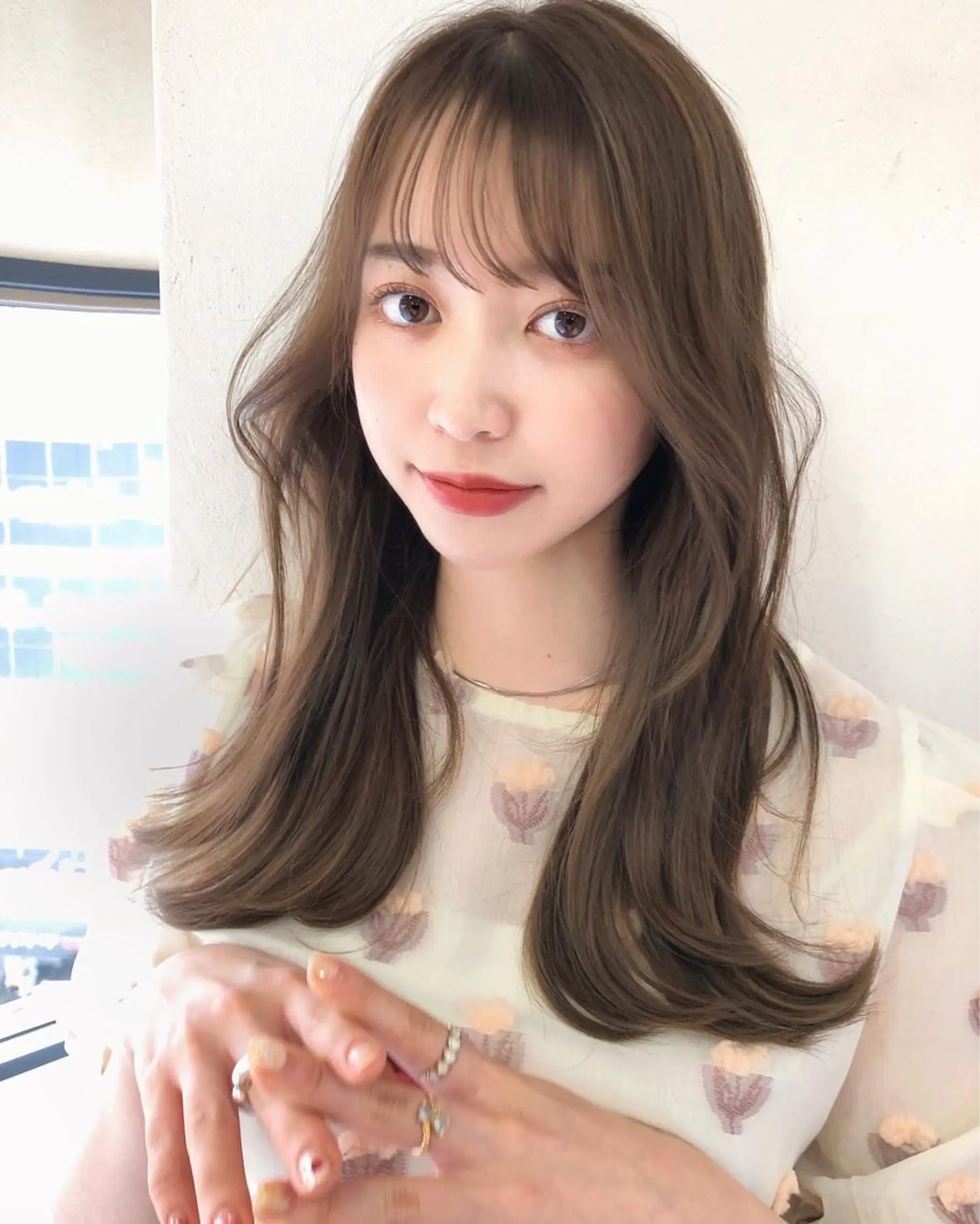 セミロング カラー 透明感カラー くびれヘア 韓国風ヘア カット ヘアカラー トリートメント トレンドヘア🌿 chinariのヘアスタイル