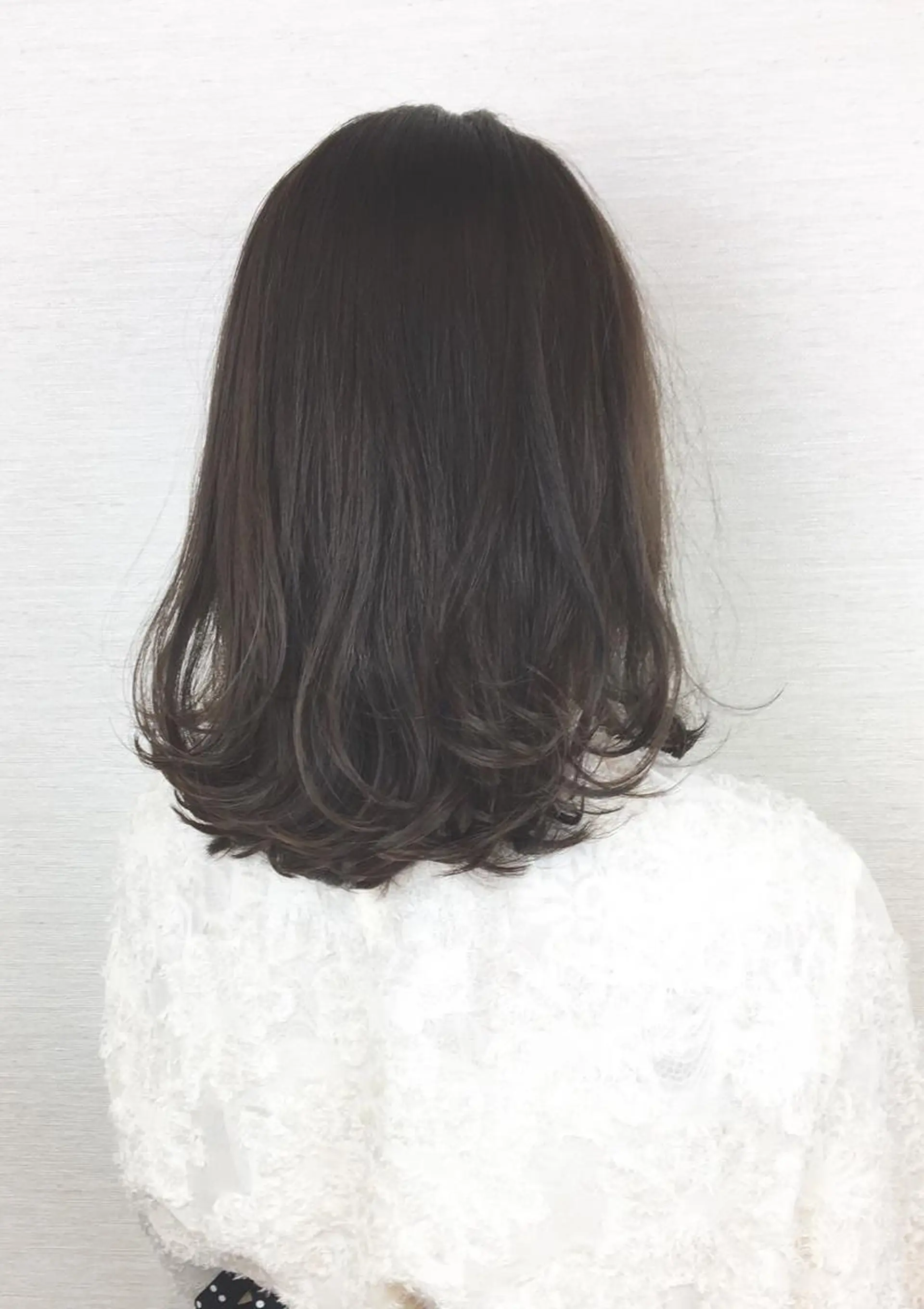 ミディアム ブリーチなしダブル/ レイヤーカット 小棹のヘアスタイル