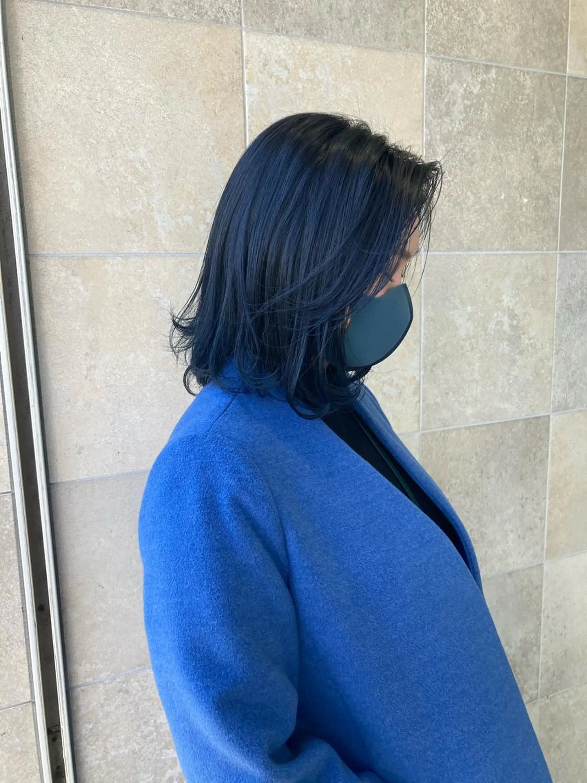 ミディアム カラー 黒髪 ブルーカラー ブルーブラック 田中 あかねのヘアスタイル