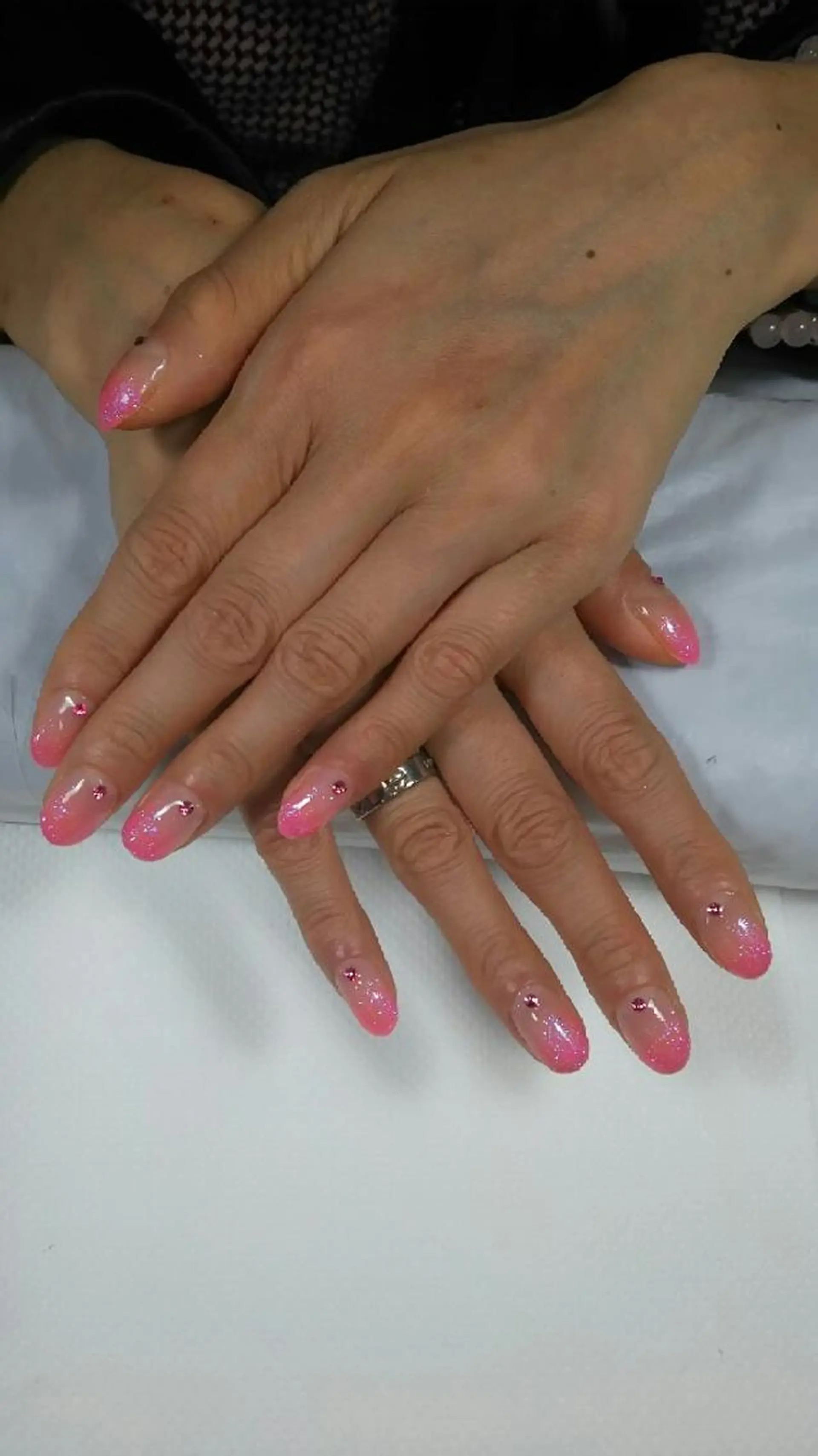ネイル ラメ(グリッター) ラメグラデーション ピンク ストーンネイル ネイルサロン ショコラのネイルデザイン
