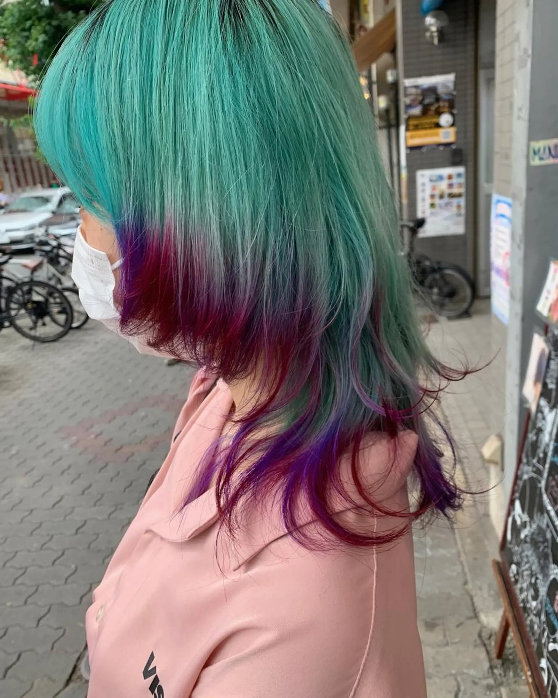 セミロング ウルフカット カット ヘアカラー 今村公介 ブリーチ特化、派手髪のヘアスタイル