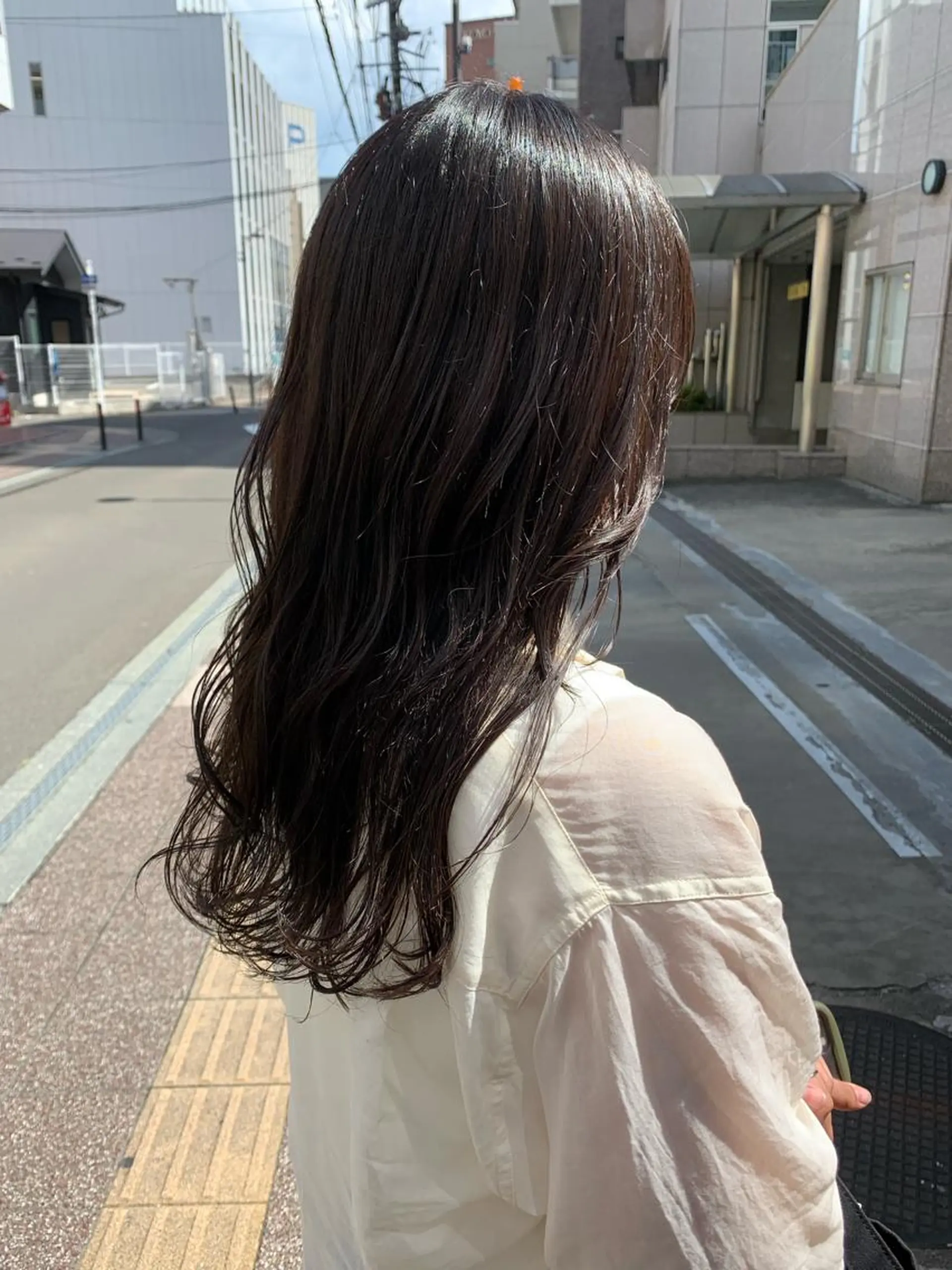 ロング hair make DAISY LOTUS所属・MAYU🪡 透明感カラー/耳ツボのヘアスタイル