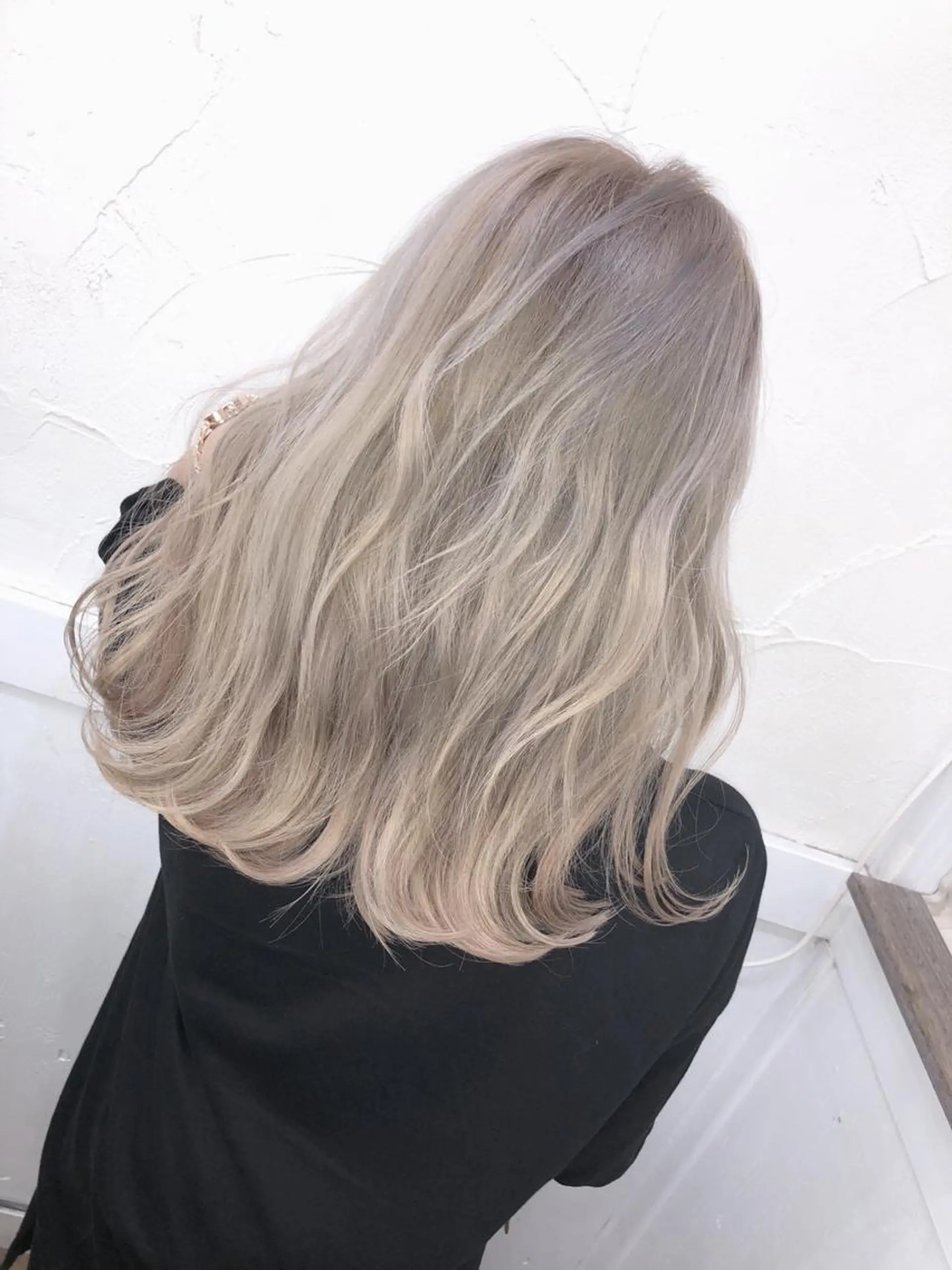 セミロング カラー グレージュ ハイトーンカラー ヘアカラー トリートメント PSY(サイ)所属・PSY(サイ)池袋 金田尚久🎨のヘアスタイル