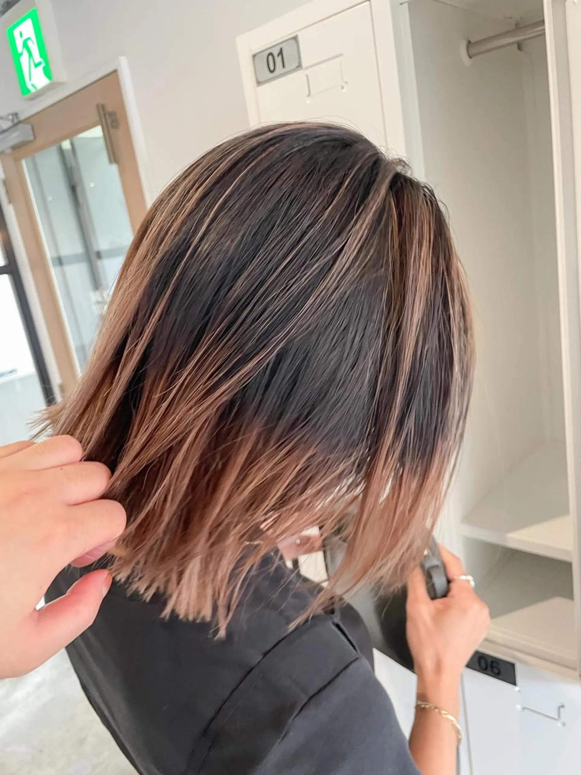 ミディアム カラー バレイヤージュ ベージュカラー ハイライトカラー ハイライト レイヤーカット カット ヘアカラー Takuma Suzuki中目黒のヘアスタイル