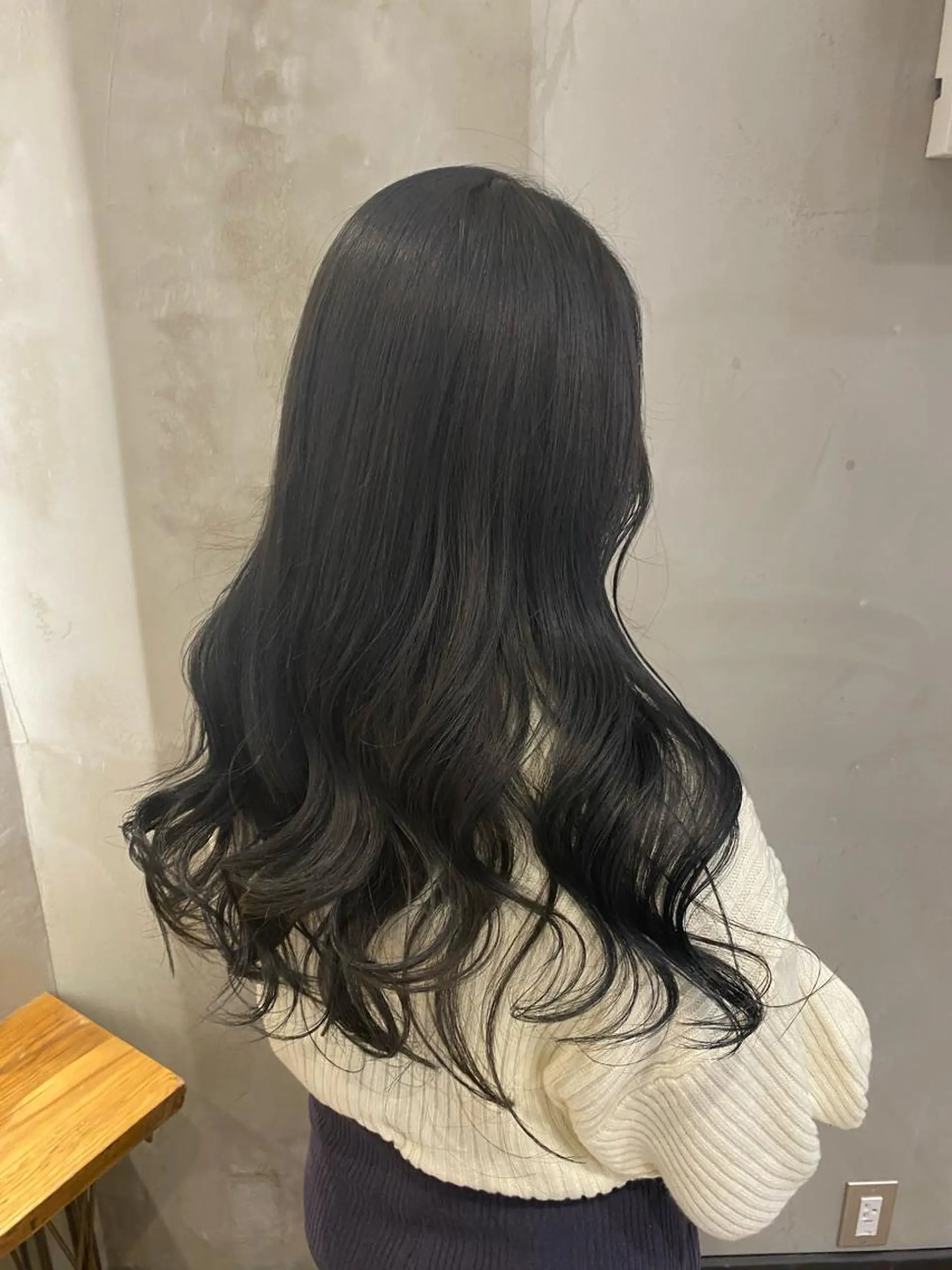 ミディアム カラー パーマ ヘアアレンジ 黒髪 ブルーカラー ブルーブラック カット ヘアカラー トリートメント 顔周りcut・ご相談 =新宿しずく🇰🇷のヘアスタイル