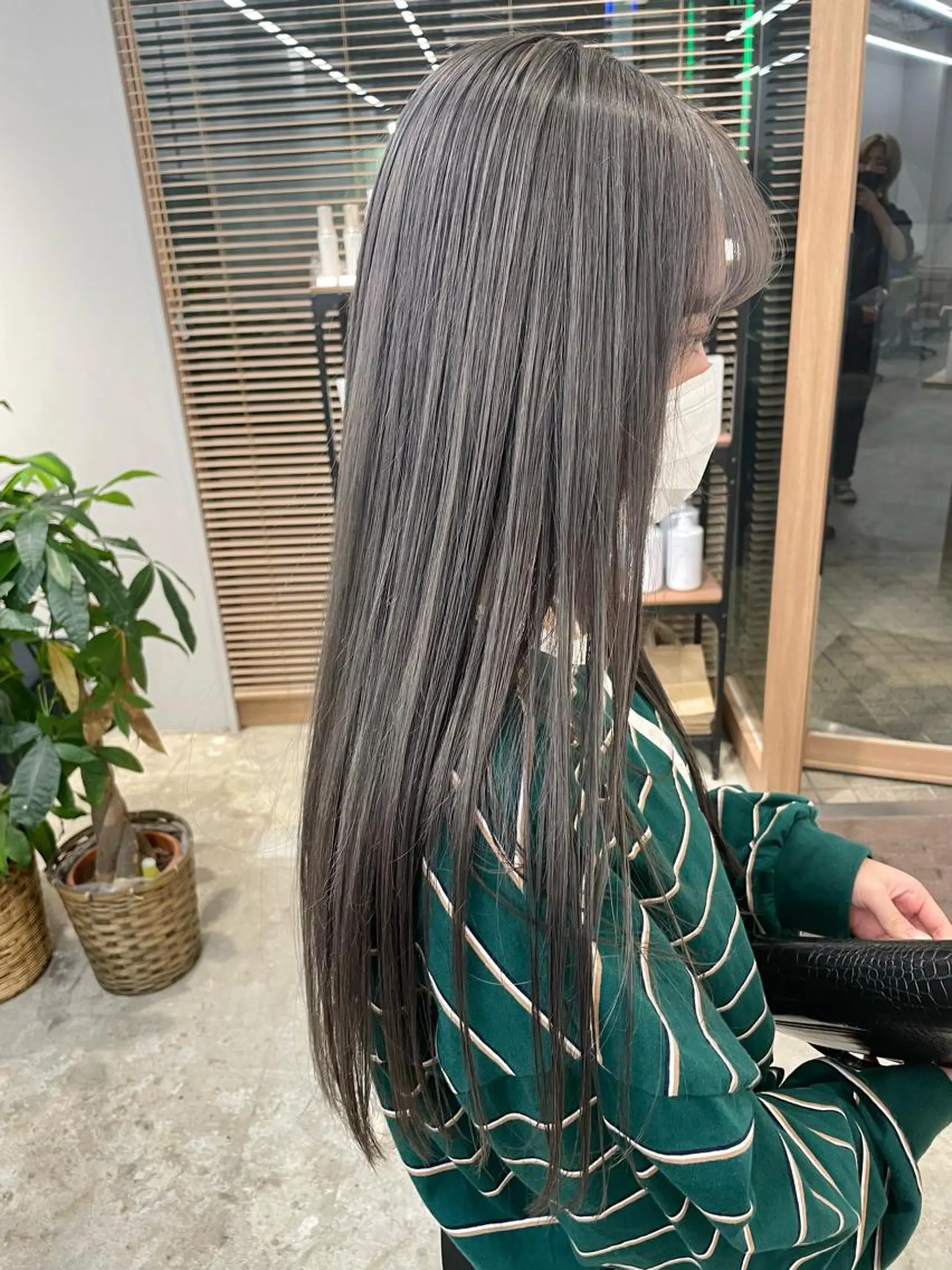 ロング SAEKI【ior 】北千住店ブリーチのヘアスタイル