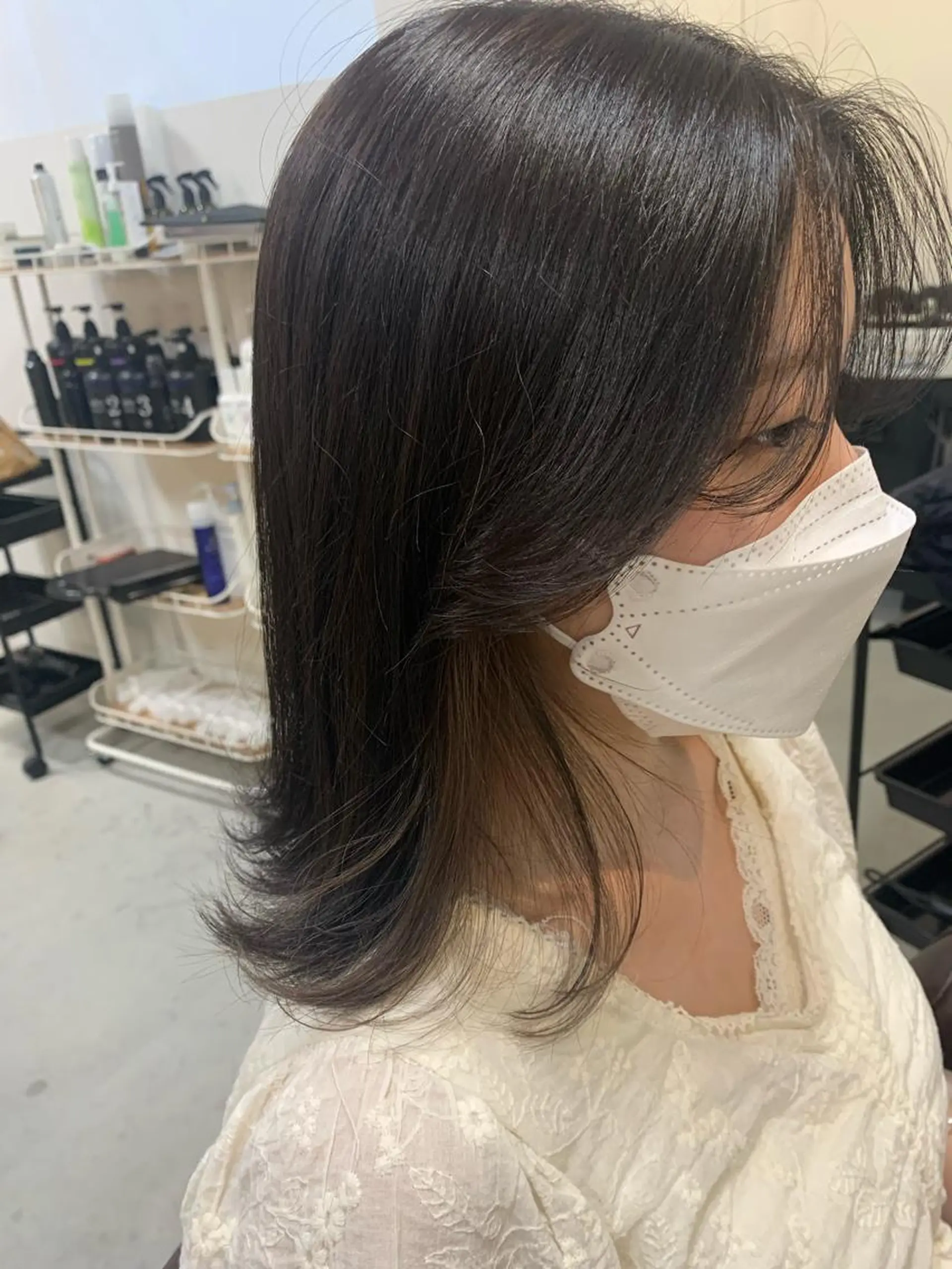 ミディアム 品川 美和のヘアスタイル