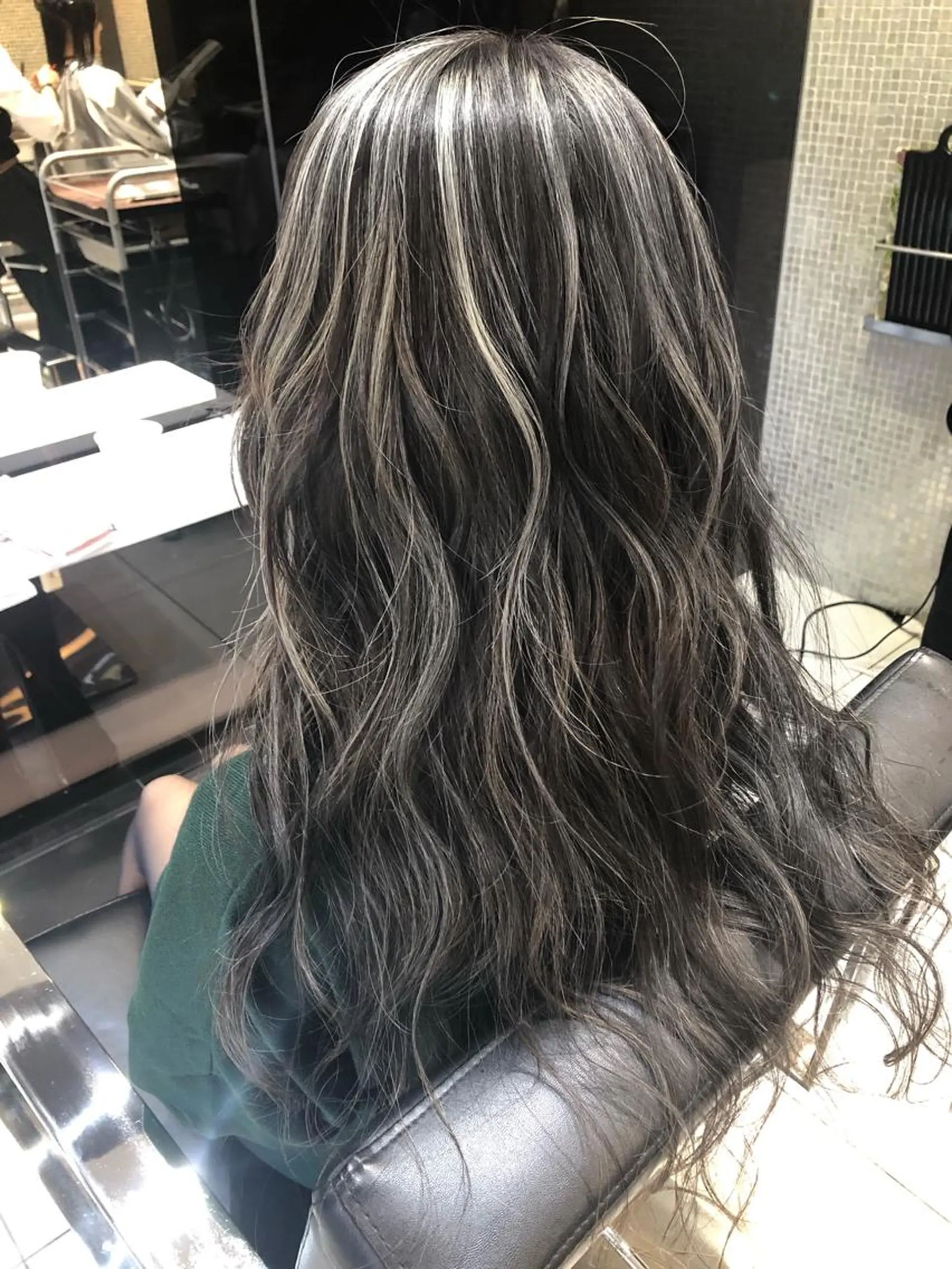 ロング カラー ハイライトカラー ハイライト 女性リピ90%🍨 🩷佐藤みずきのヘアスタイル