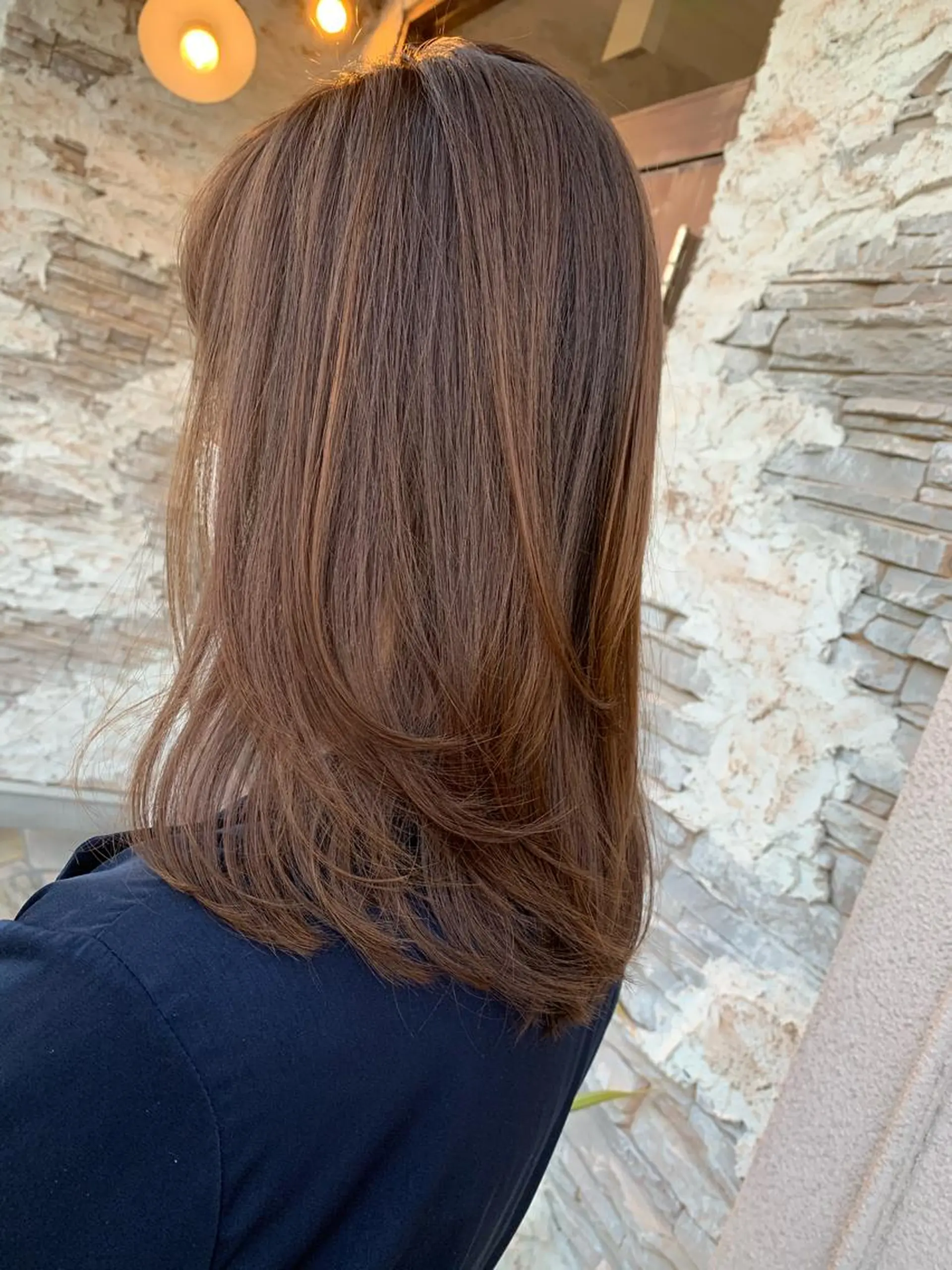 セミロング レイヤーカット ローレイヤー こいけ ほのかのヘアスタイル