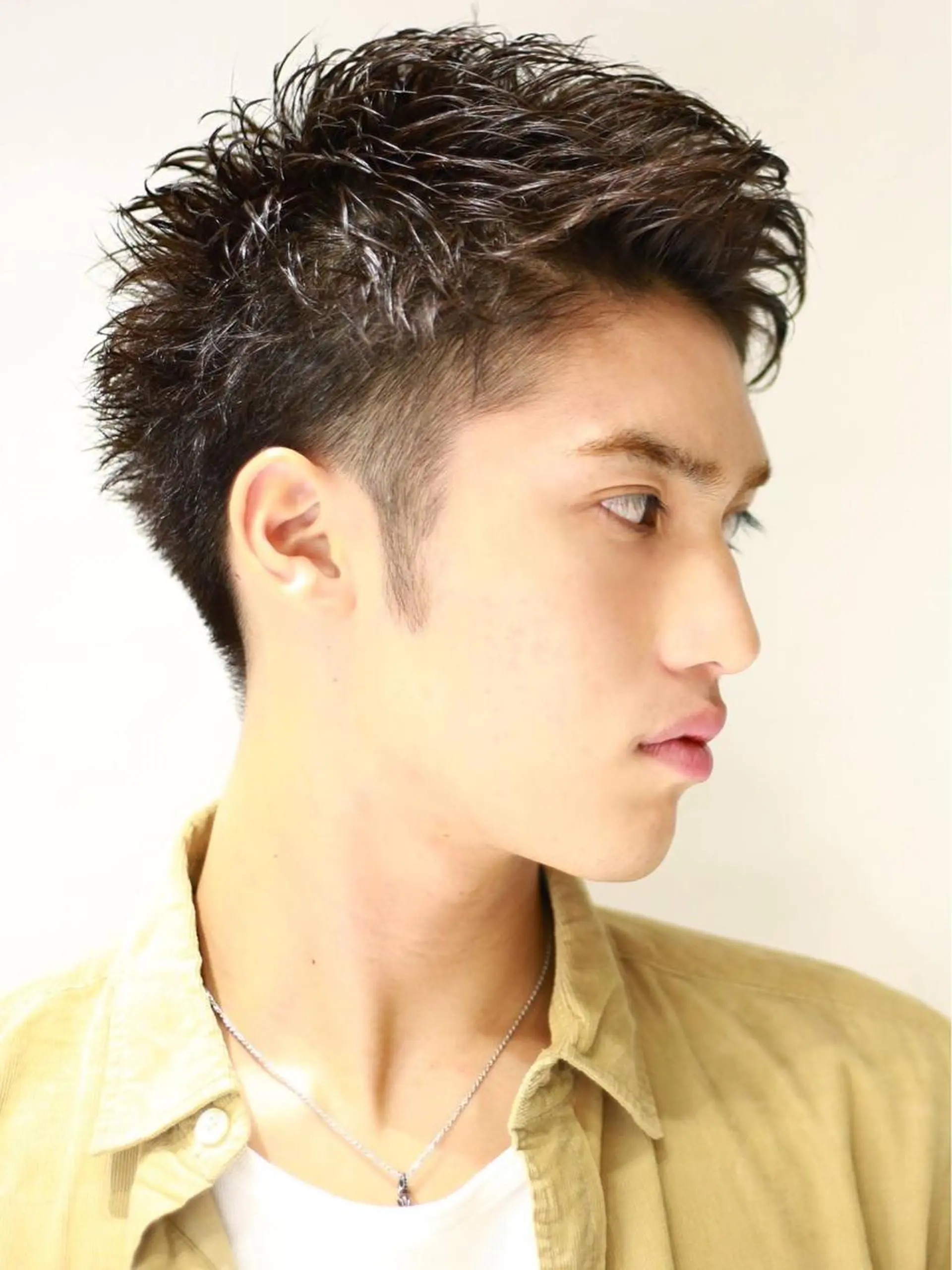 ショート カラー パーマ メンズ ツーブロック 刈り上げ Soleria /ソレリア所属・メンズカットのプロ 田中慎一のヘアスタイル