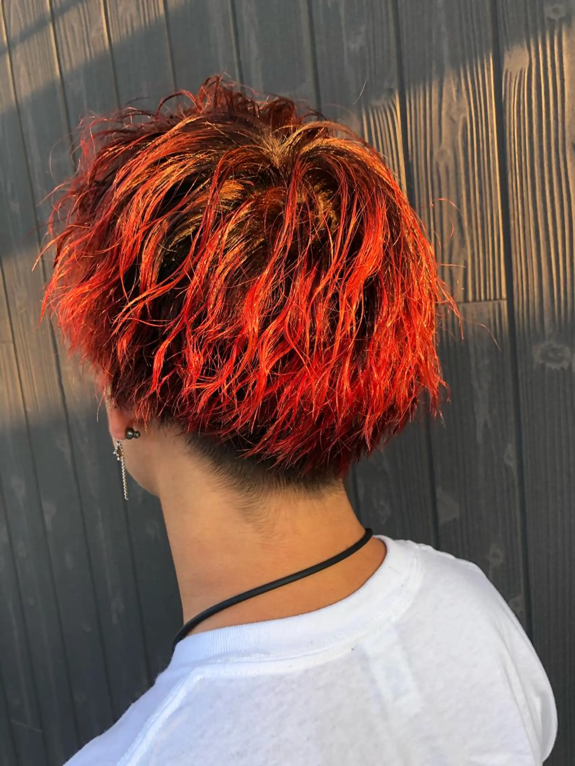 ショート カラー パーマ メンズ メンズブリーチ メンズパーマ ツイストスパイラルパーマ ブリーチ レッドカラー umi所属・NAKAGAWA YUICHIのヘアスタイル