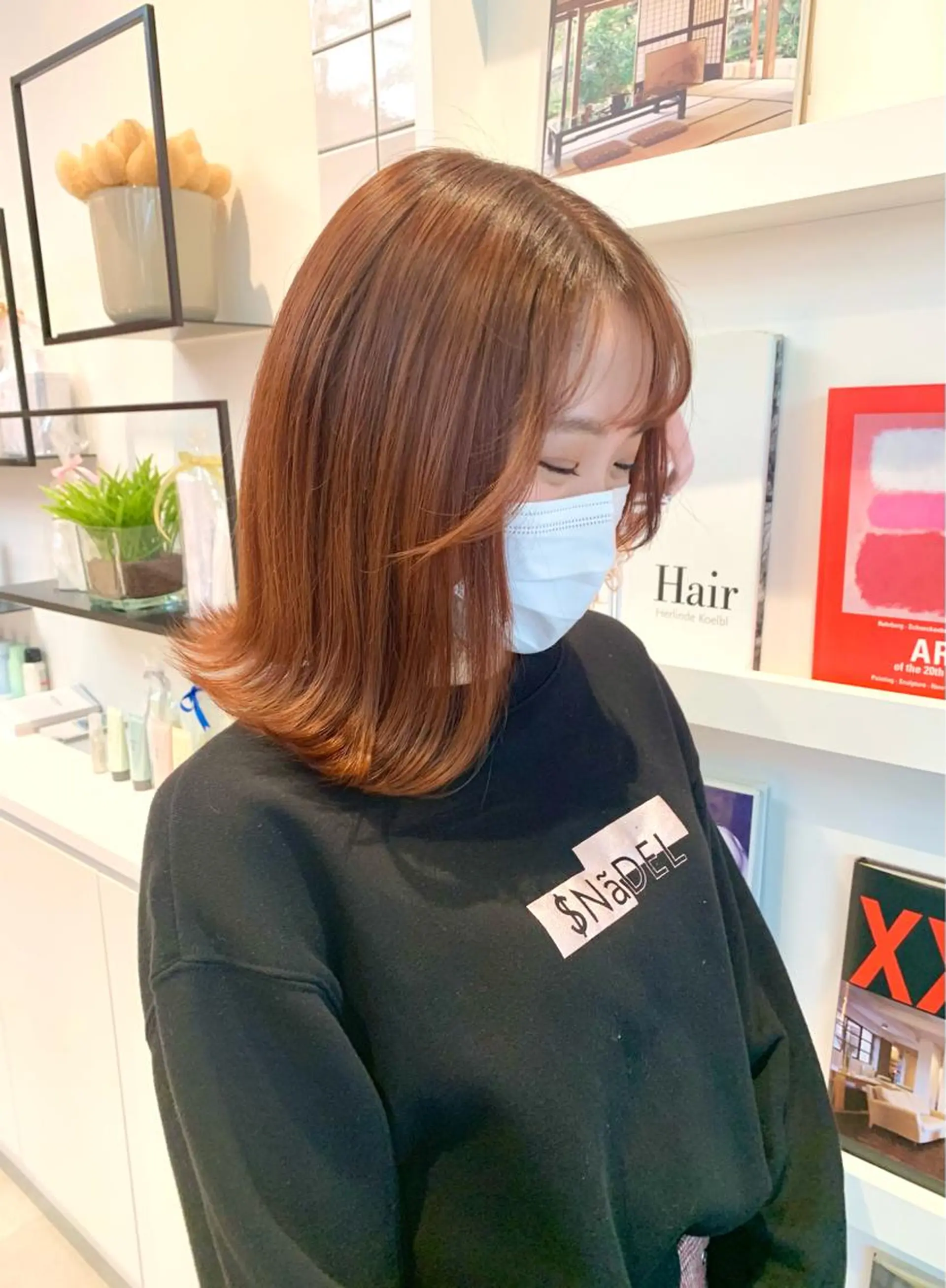 ミディアム オレンジブラウン みなもと ちはるのヘアスタイル