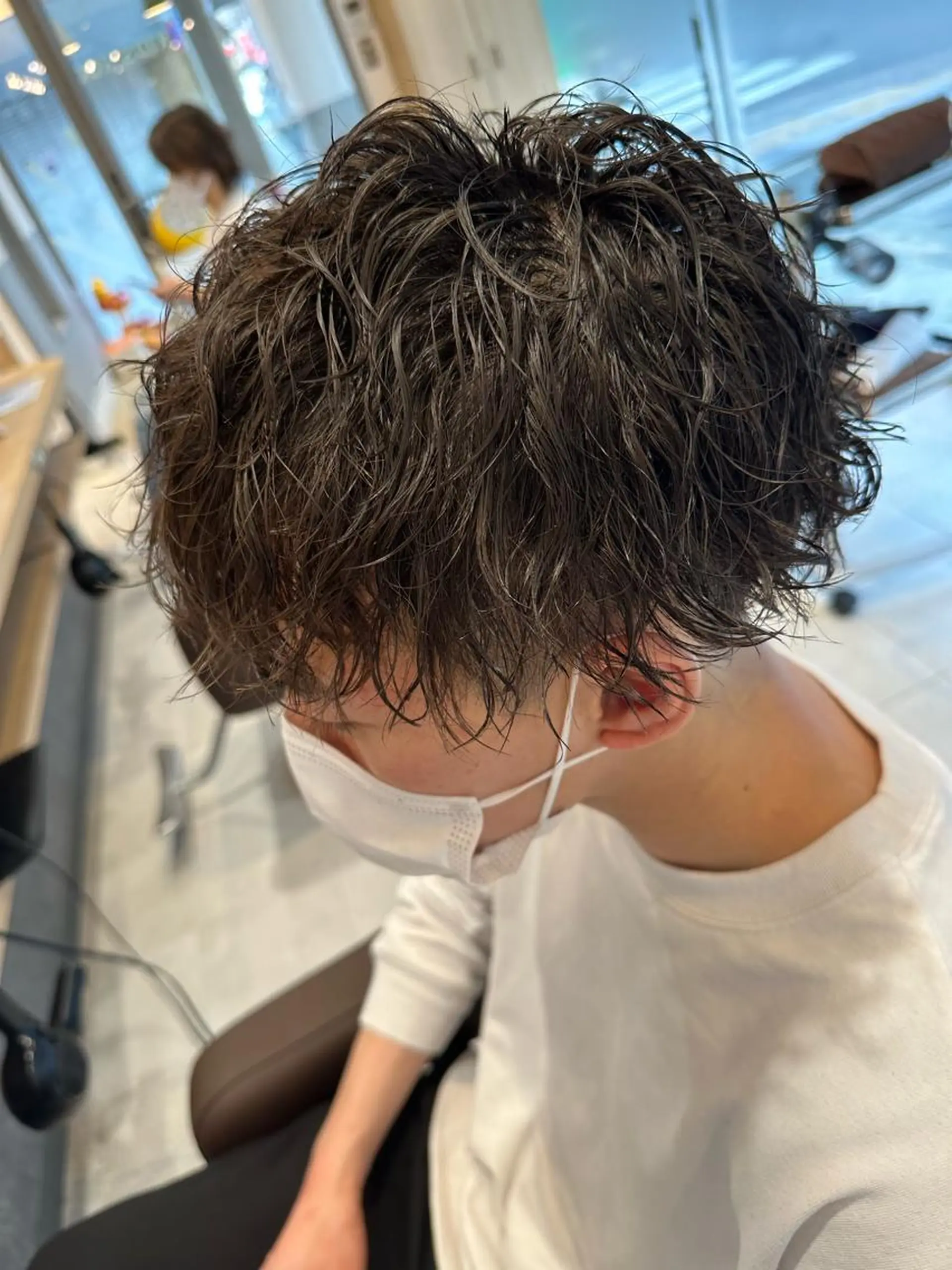 ミディアム パーマ メンズ ミディアムパーマ フェードカット メンズパーマ ツイストスパイラルパーマ 波巻きパーマ 💈メンズ特化 美容師サキ💈のヘアスタイル