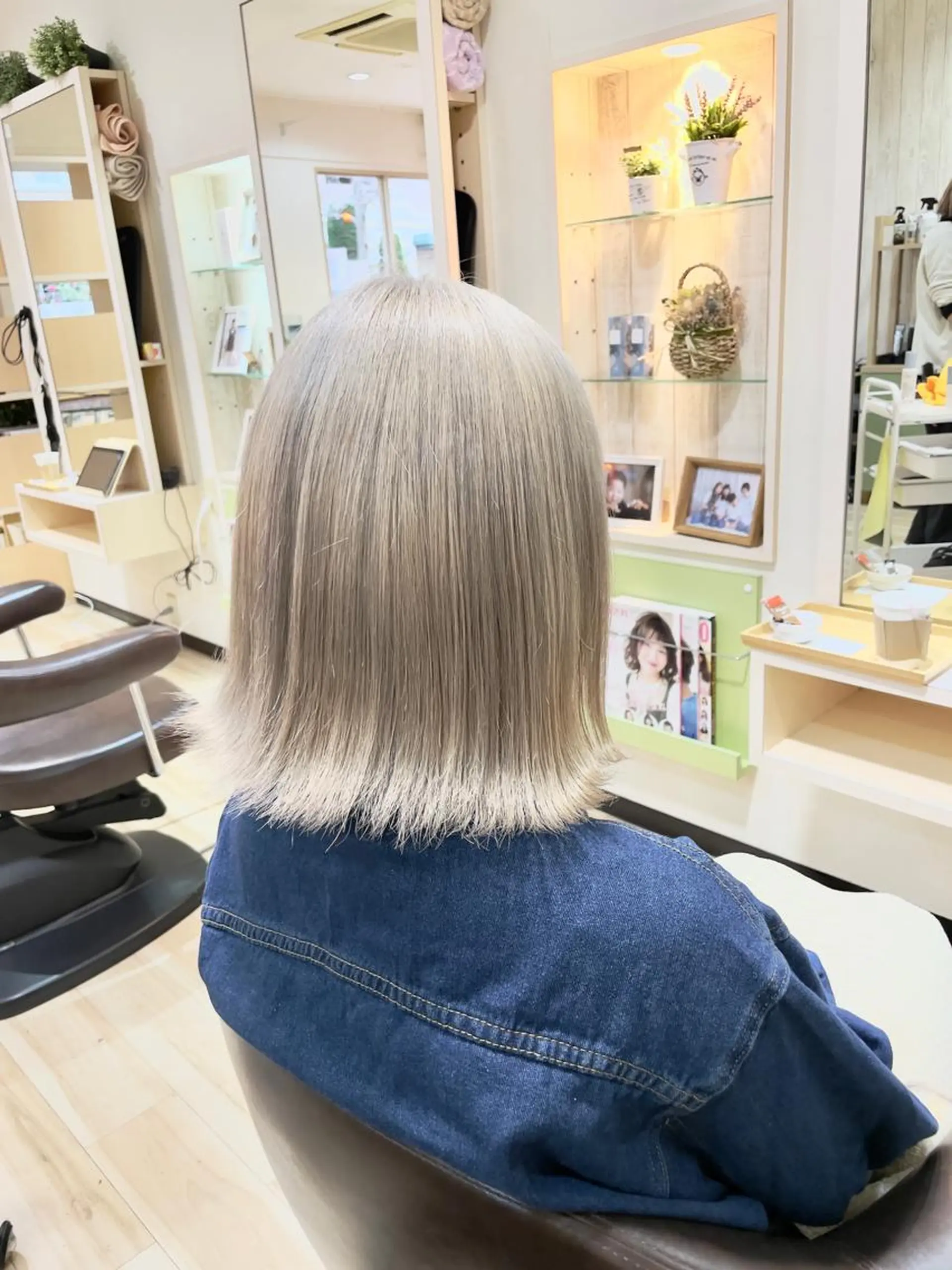 ミディアム カラー 🌈派手髪ハイトーン 🌈鈴木亮太🌈のヘアスタイル