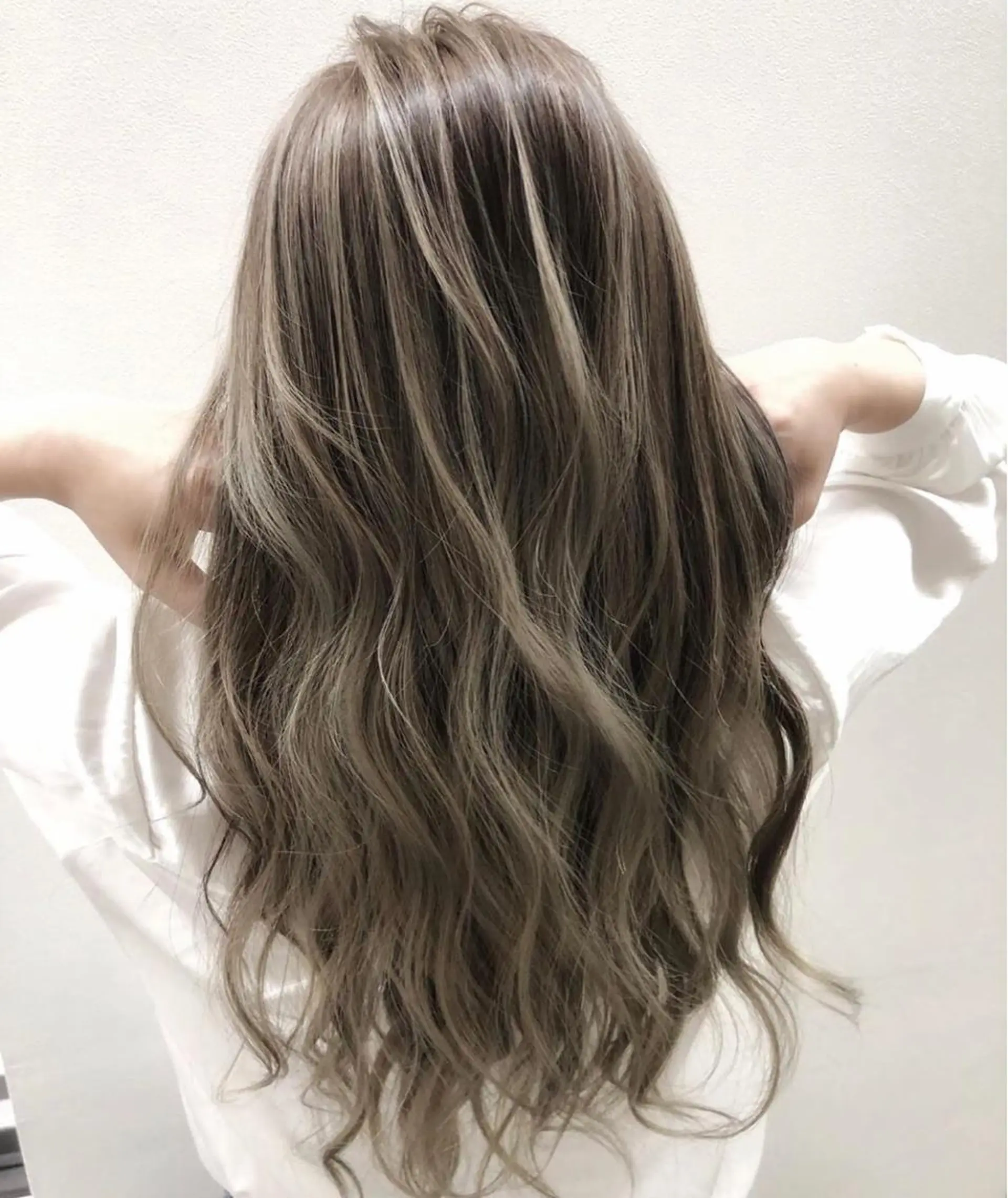 ロング カラー ベージュカラー ハイライトカラー 3Dハイライト ハイライト biscohair 髪にドラマを。のヘアスタイル