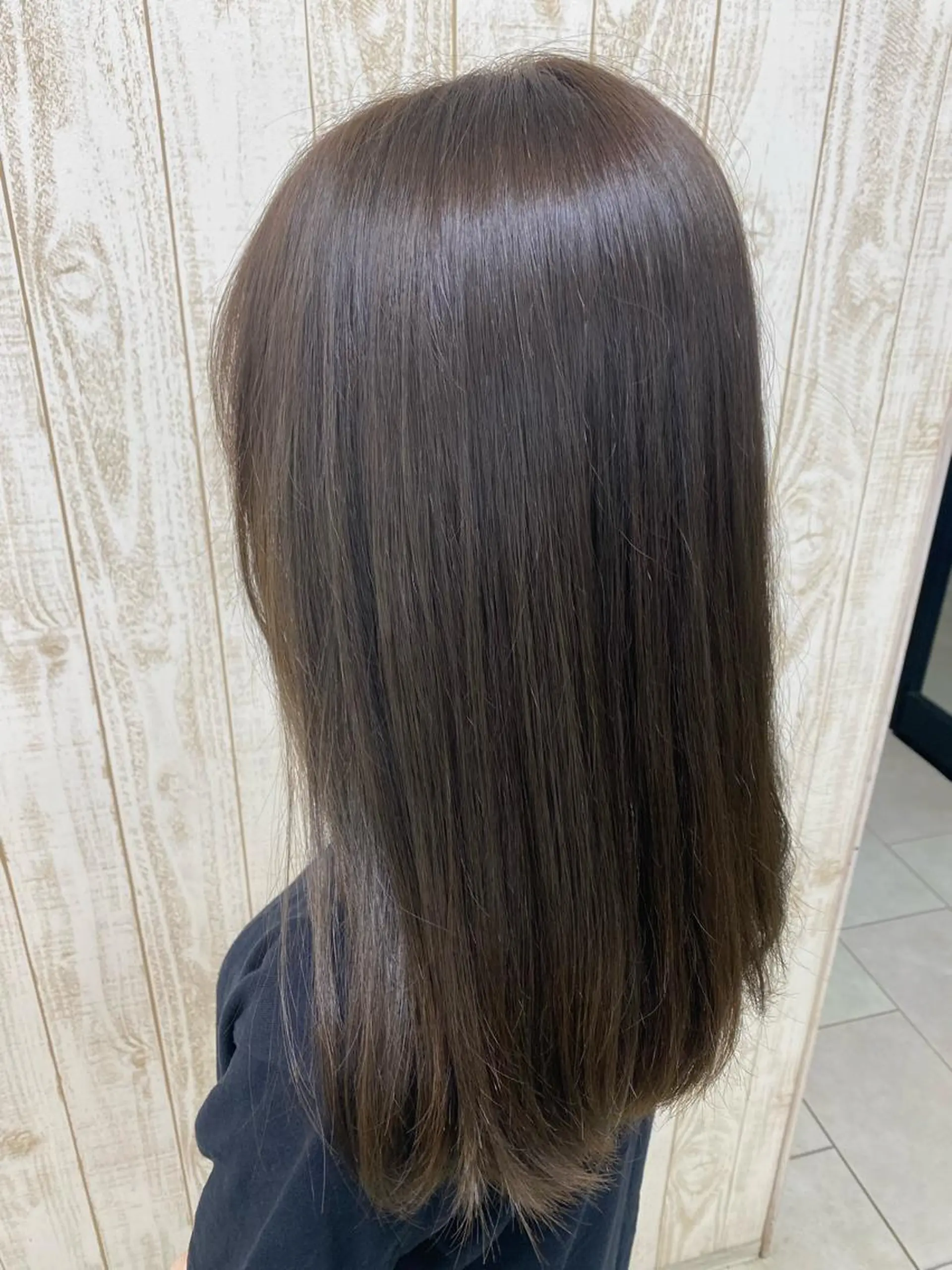 セミロング カラー ベージュカラー オリーブベージュ STROKE所属・岡田 未来のヘアスタイル