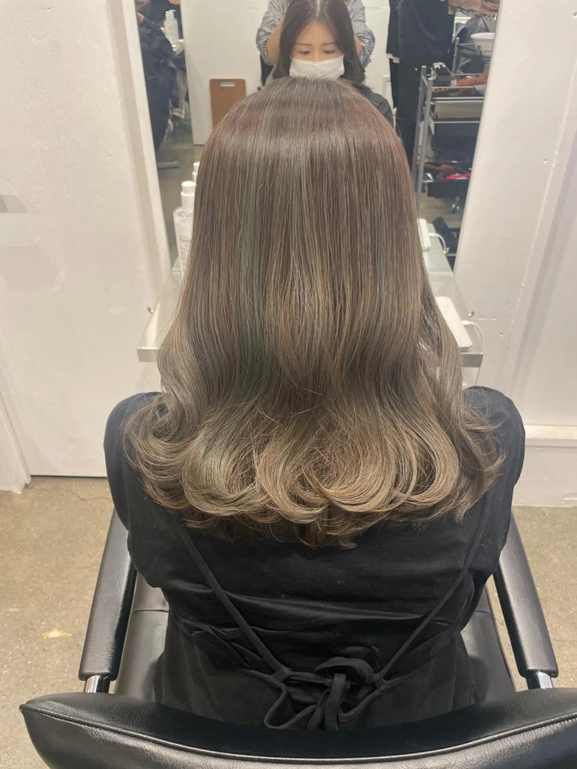 セミロング カラー ベージュカラー 透明感カラー ハイライトカラー オリーブベージュ ハイライト ヘアカラー 🪞♡韓国風スタイル MISATO🪞♡のヘアスタイル