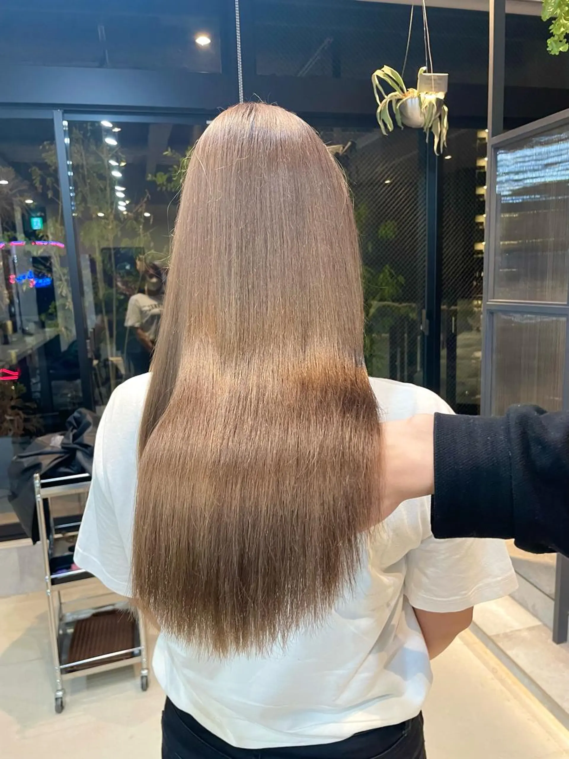 ロング カラー アディクシーカラー バレイヤージュ ベージュカラー ブリーチ ケアブリーチ Lia所属・皆木 智晴のヘアスタイル
