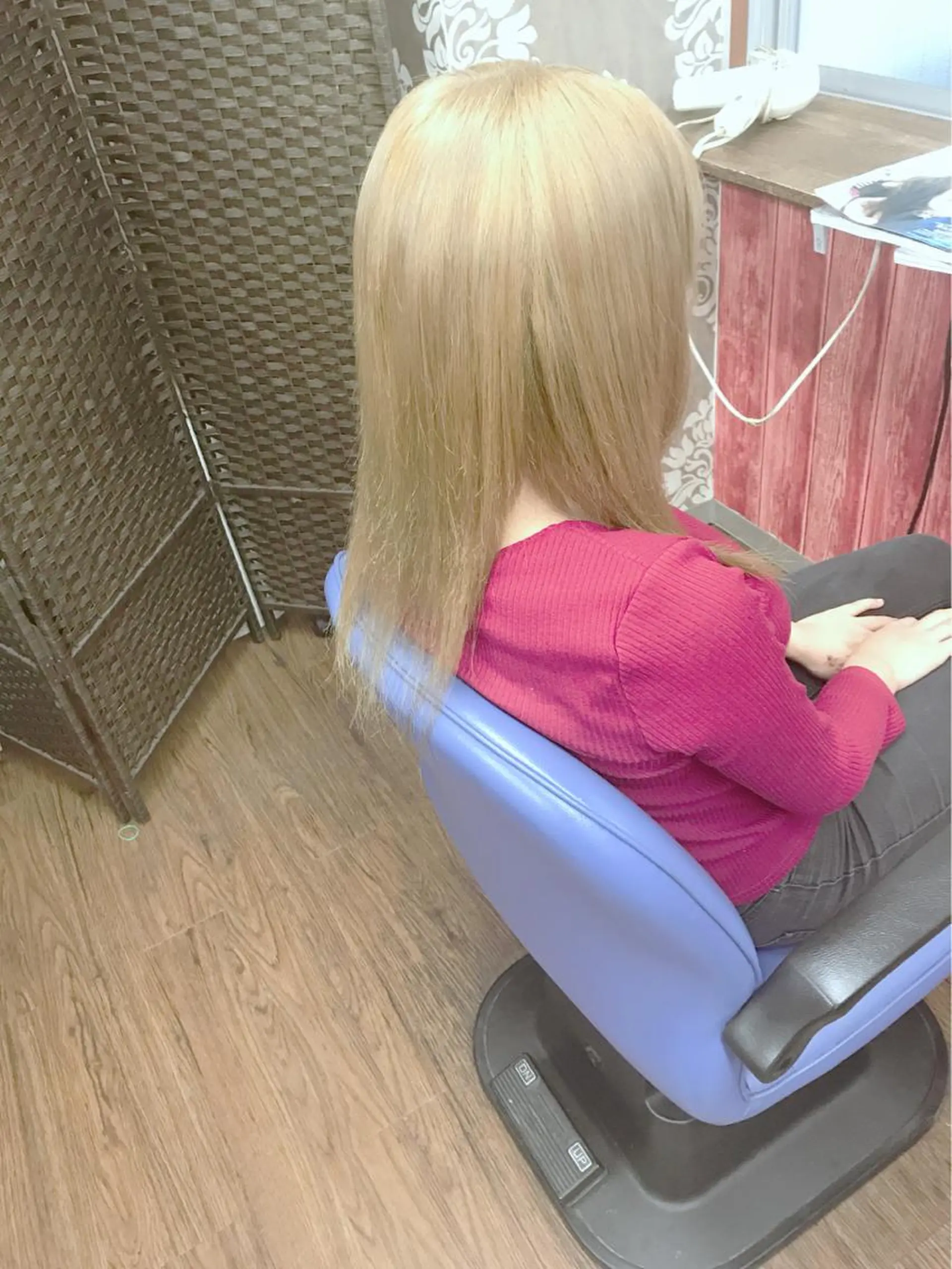 ロング カラー ベージュカラー ヤナ マネージャーのヘアスタイル