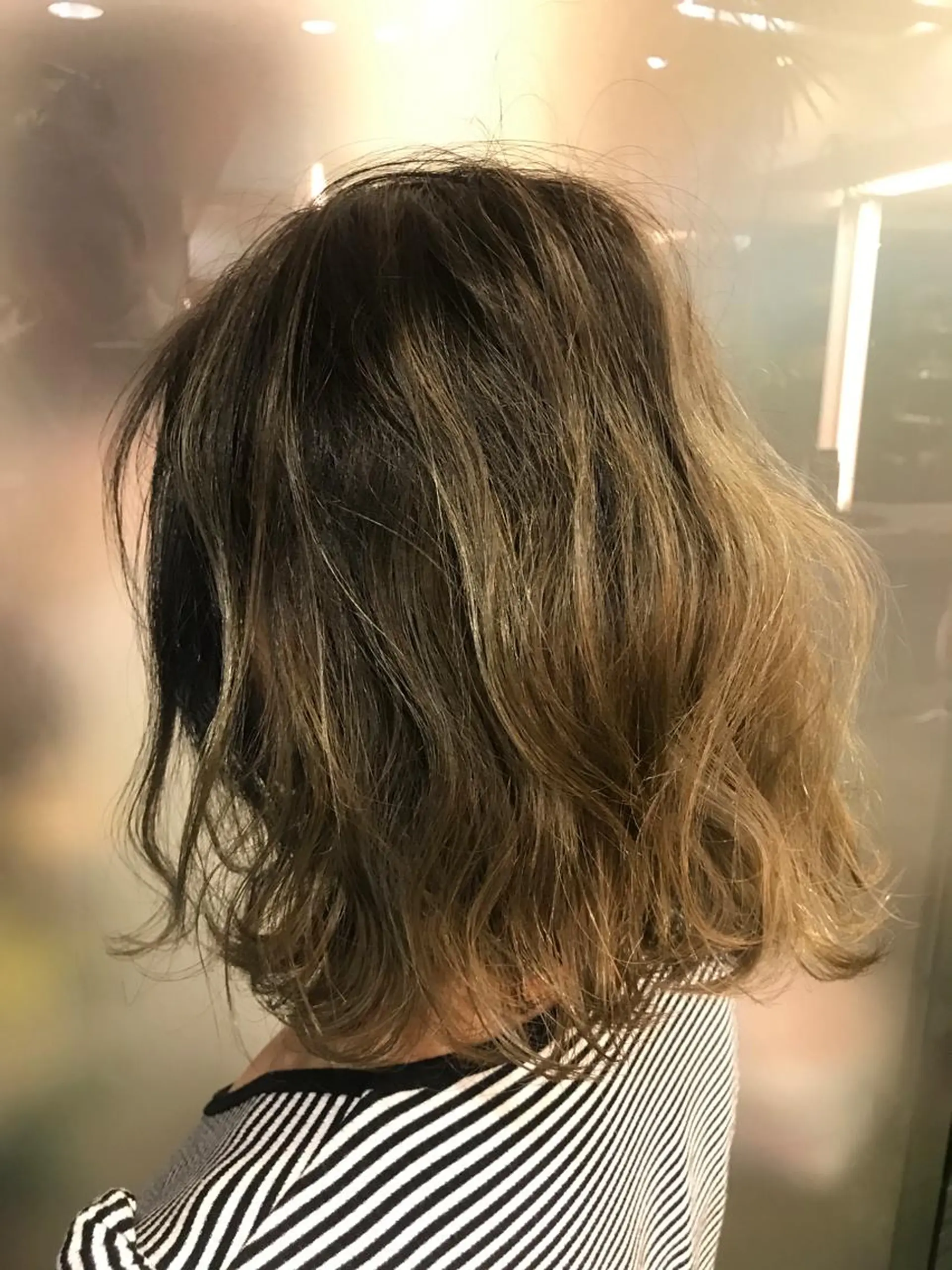 ミディアム カラー アッシュ バレイヤージュ レイヤーカット sea's所属・ヒラカホ/矢場町/ ブリーチ/似合わせのヘアスタイル