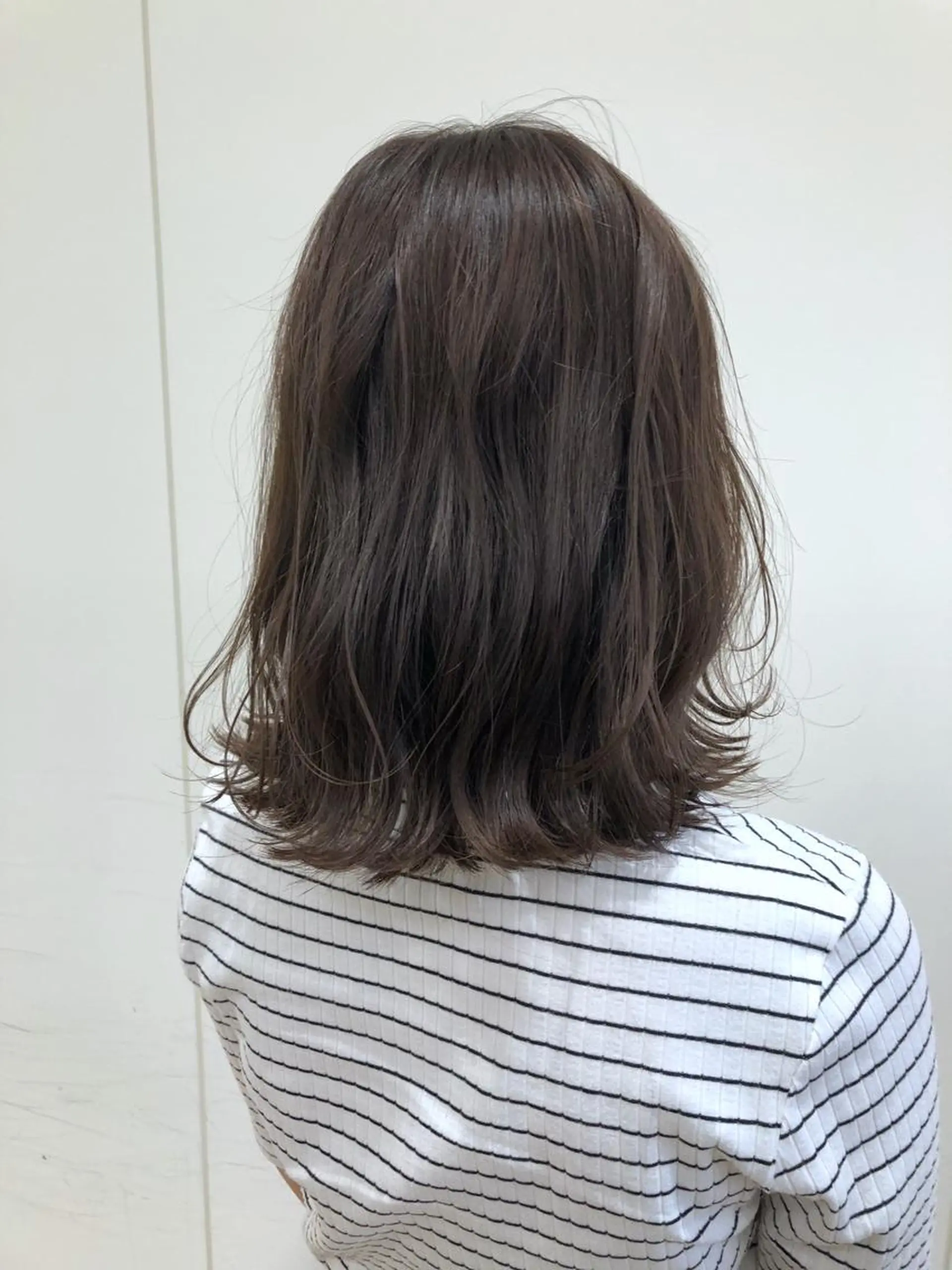 ミディアム カラー ショコラグレージュ グレージュ ケアブリーチ 坪井佑樹のヘアスタイル