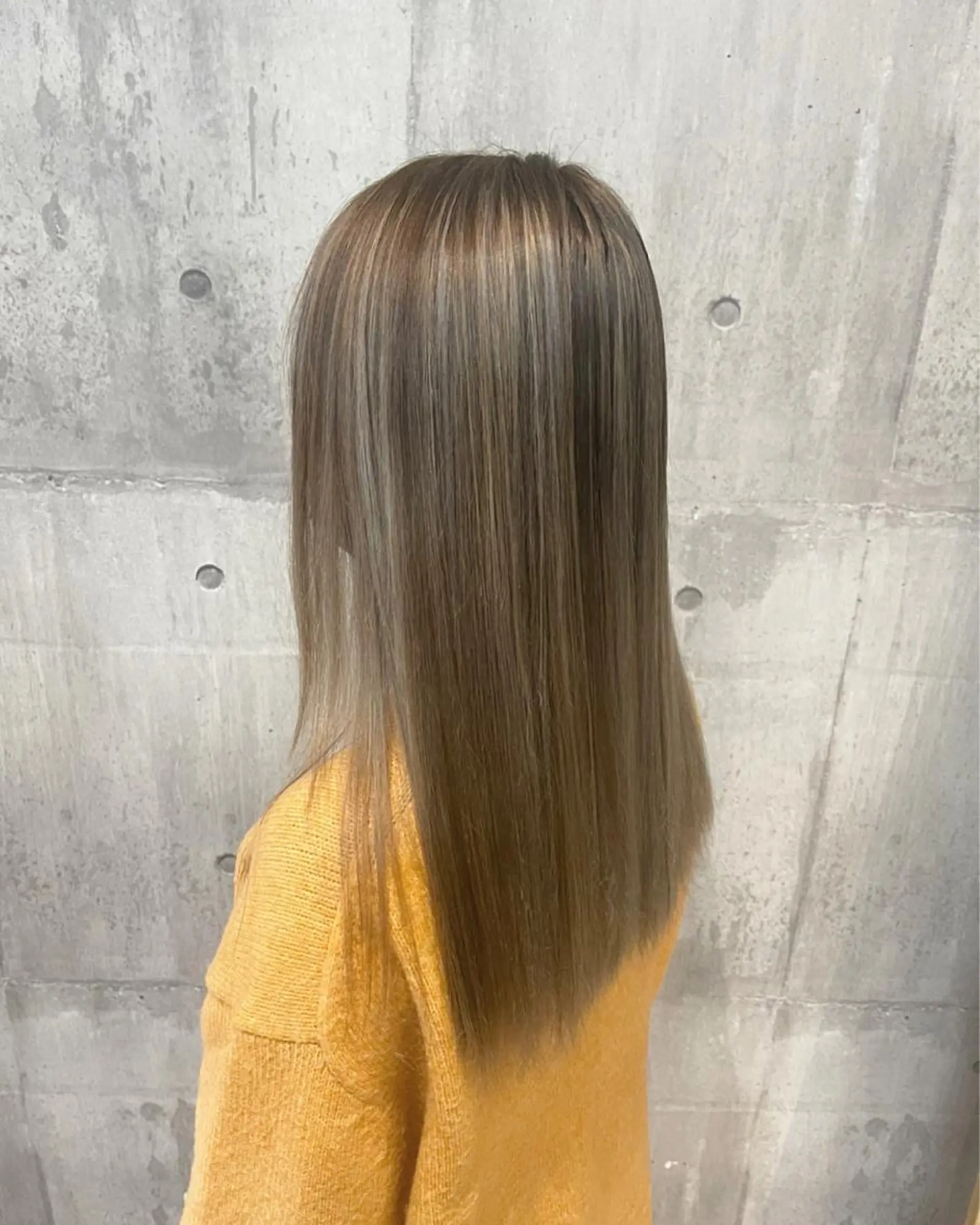 セミロング カラー ハイライトカラー ハイライト Rlino所属・ﾊｲﾗｲﾄ/ﾚｲﾔｰ ｶｯﾄ/大嶽謙のヘアスタイル