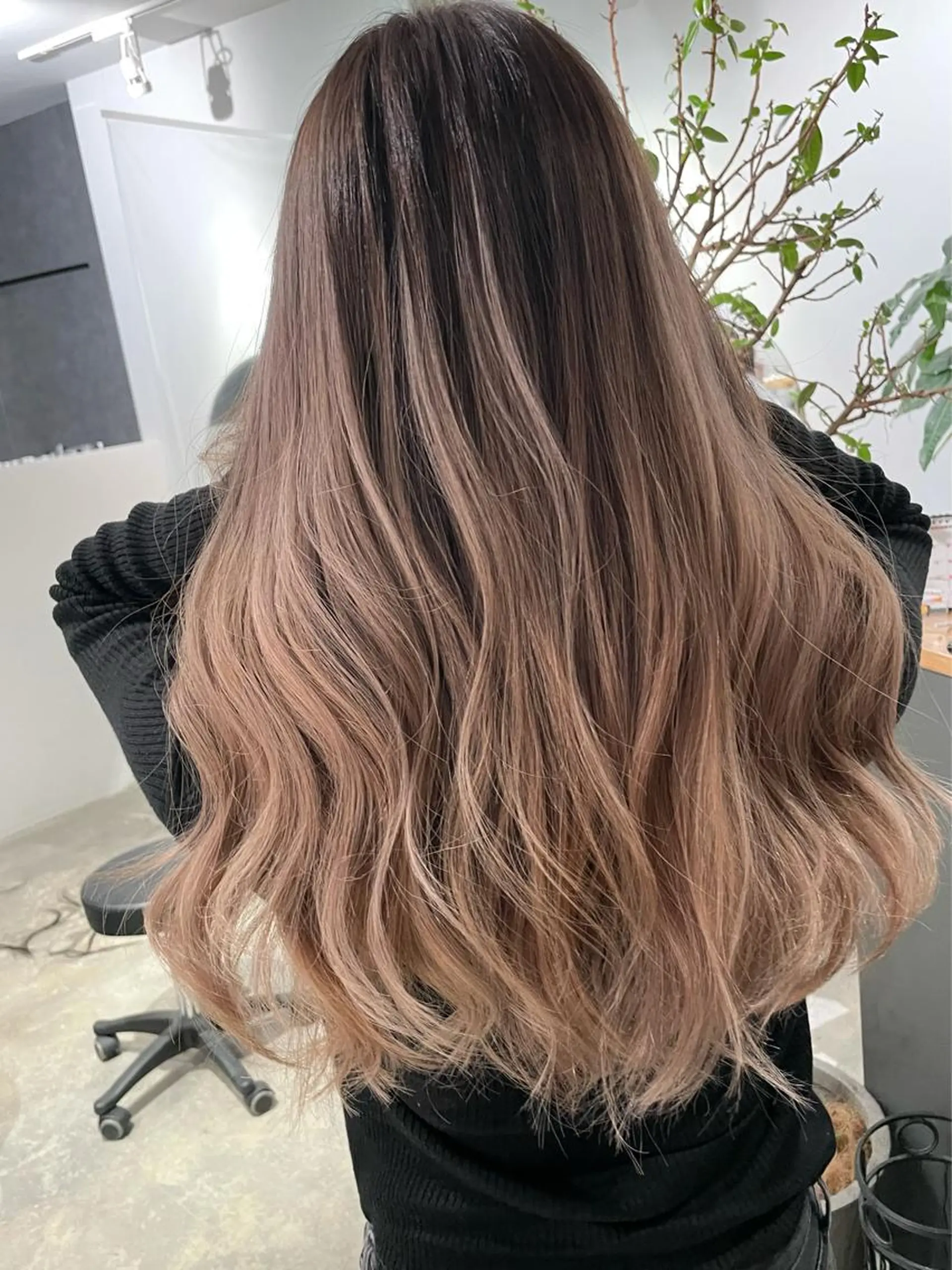 ロング レイヤーカット 岸川 恭子のヘアスタイル