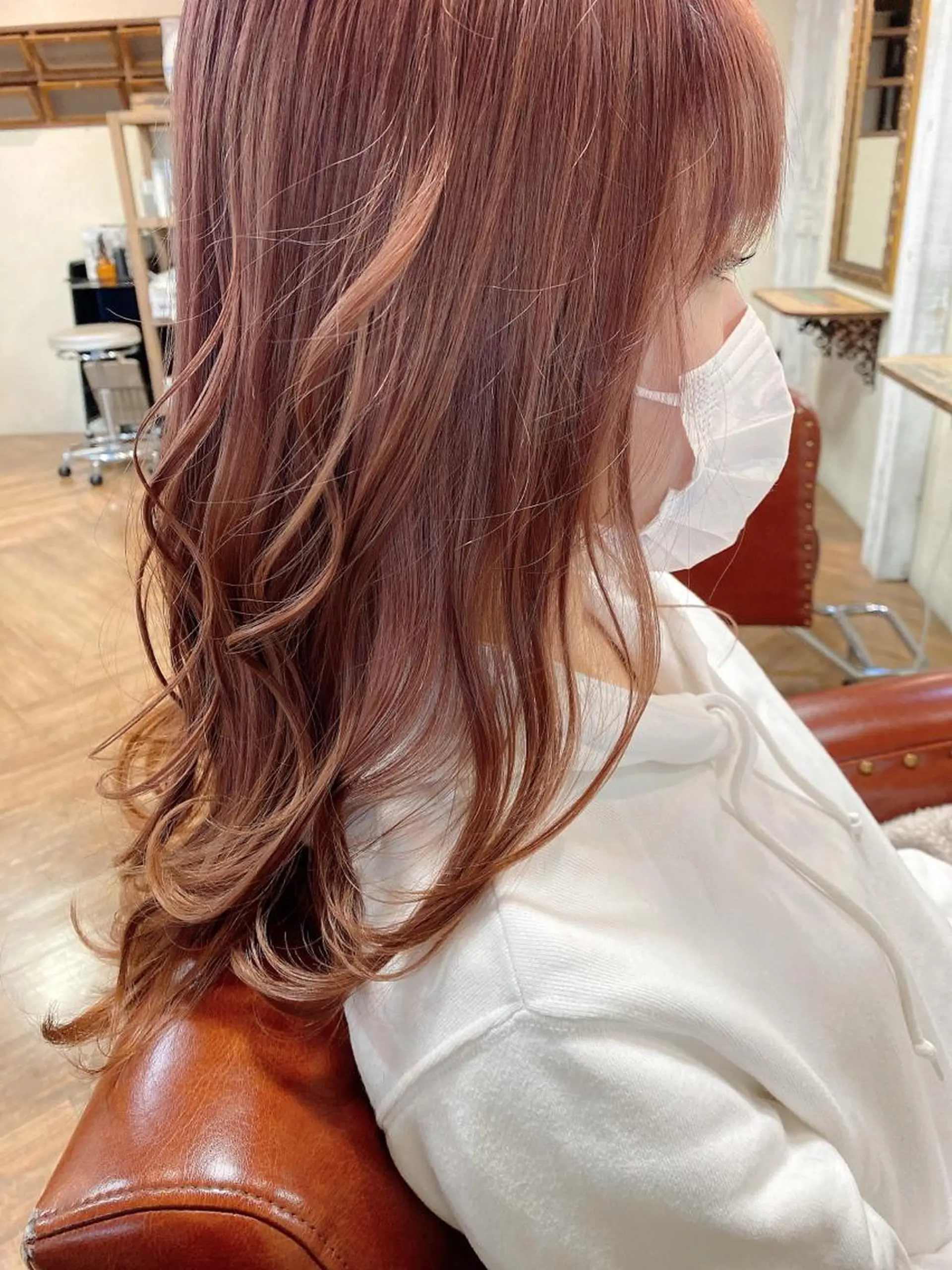 セミロング カラー ベージュカラー ピンクカラー ピンクベージュ ヘアカラー トリートメント ▷SAN   KAKU所属・長岡 俊樹のヘアスタイル