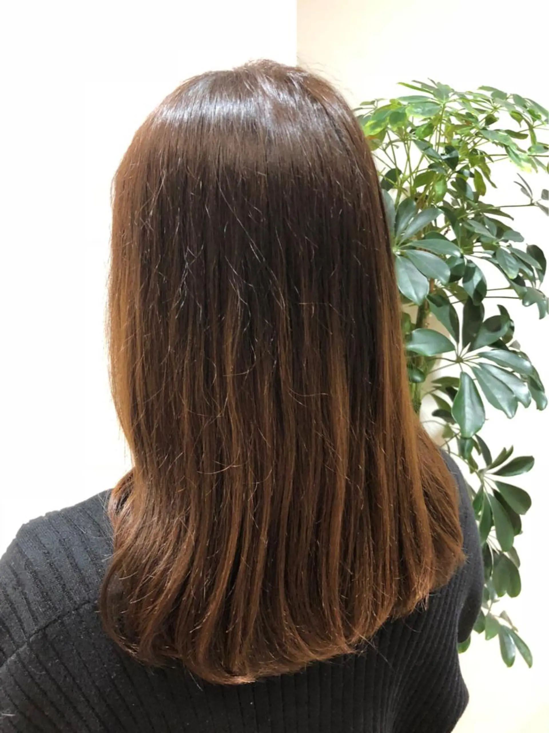 カラー 伊東 彩花のヘアスタイル