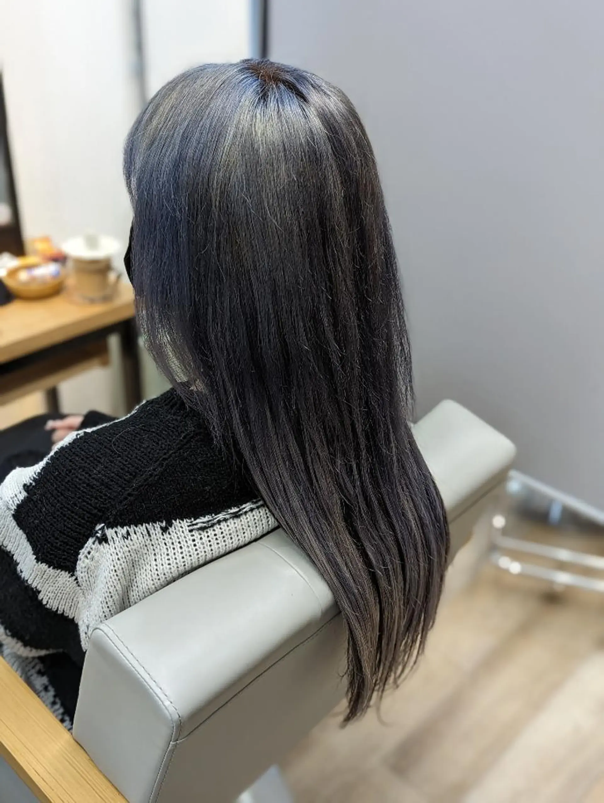 ロング カラー アッシュ アッシュグレー アッシュグレージュ ブリーチ グレージュ ヘアカラー トリートメント Kokeshi/美髪 /脱毛/ヘッドスパのヘアスタイル