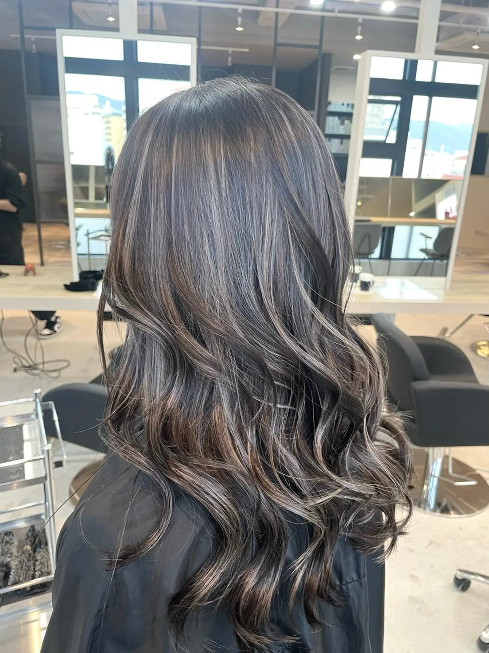 セミロング カラー アディクシーカラー バレイヤージュ ベージュカラー ブリーチ ケアブリーチ Lia所属・皆木 智晴のヘアスタイル