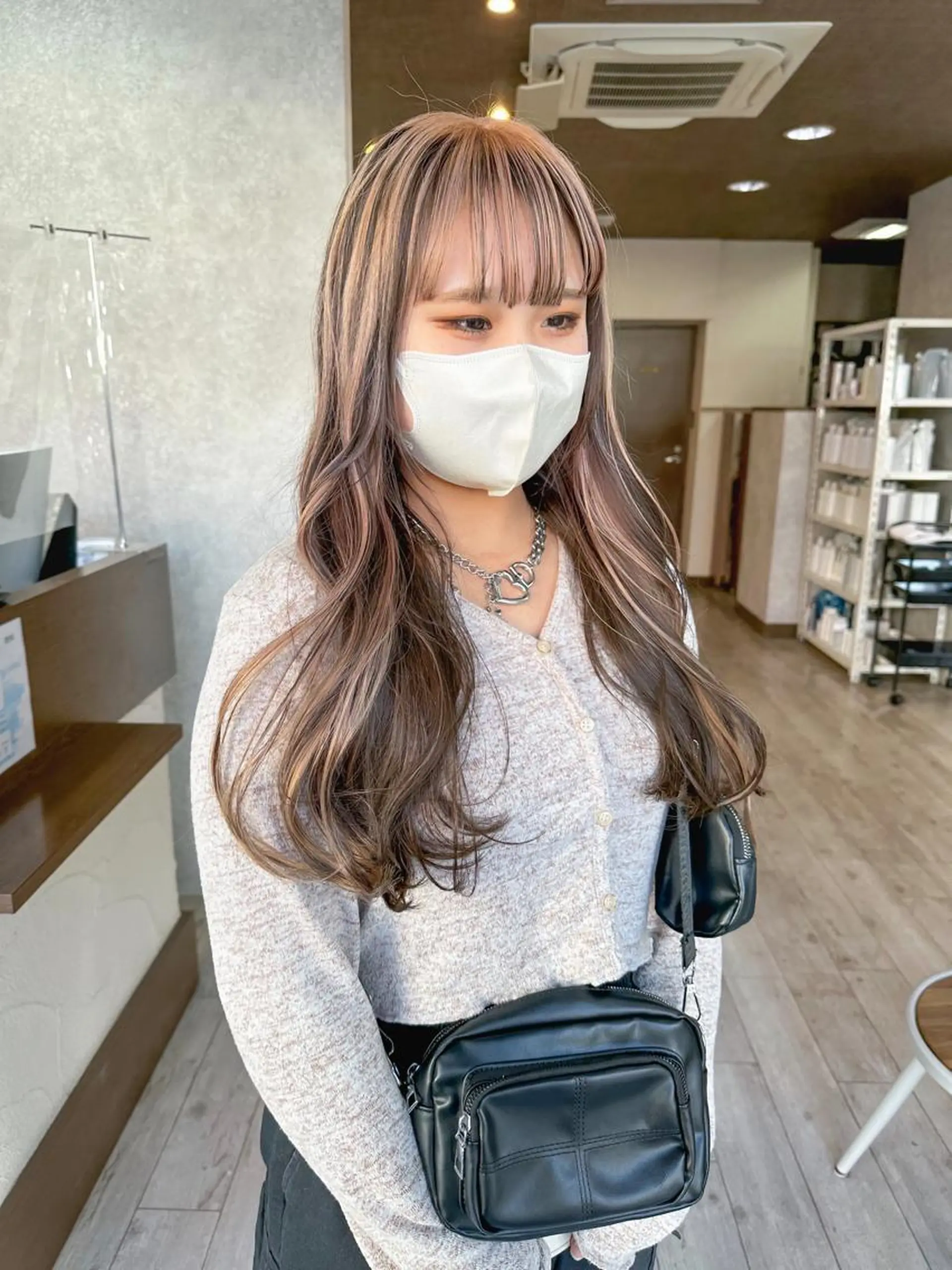 ロング カラー ベージュカラー ブリーチ ブラウンカラー チョコレートブラウン ピンクカラー 高橋 みく/ minim 暖色のヘアスタイル